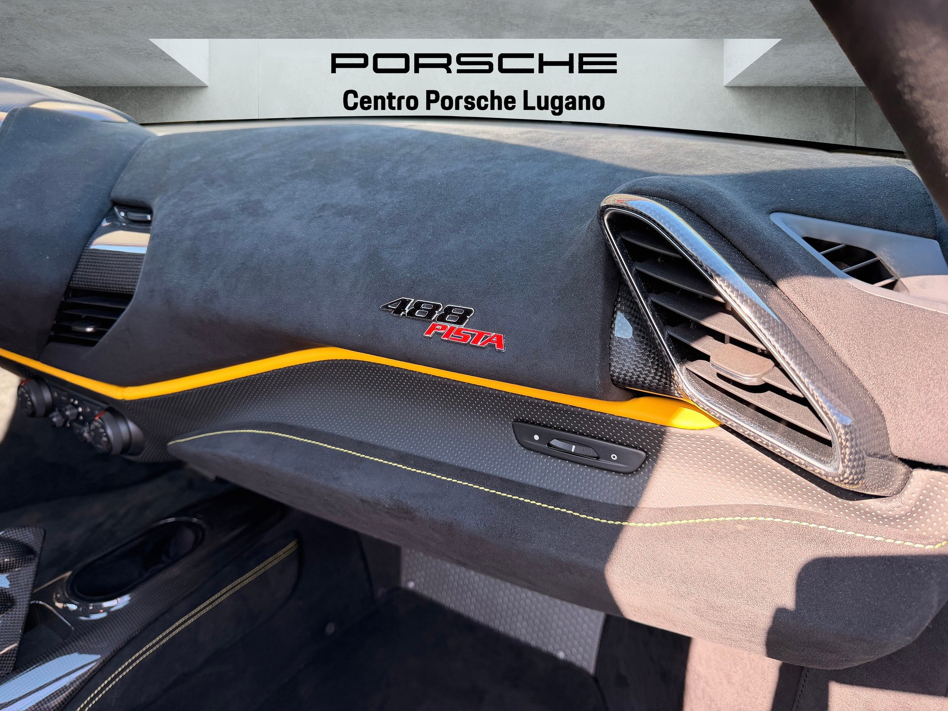 FERRARI 488 Pista 3.9 V8-image-23