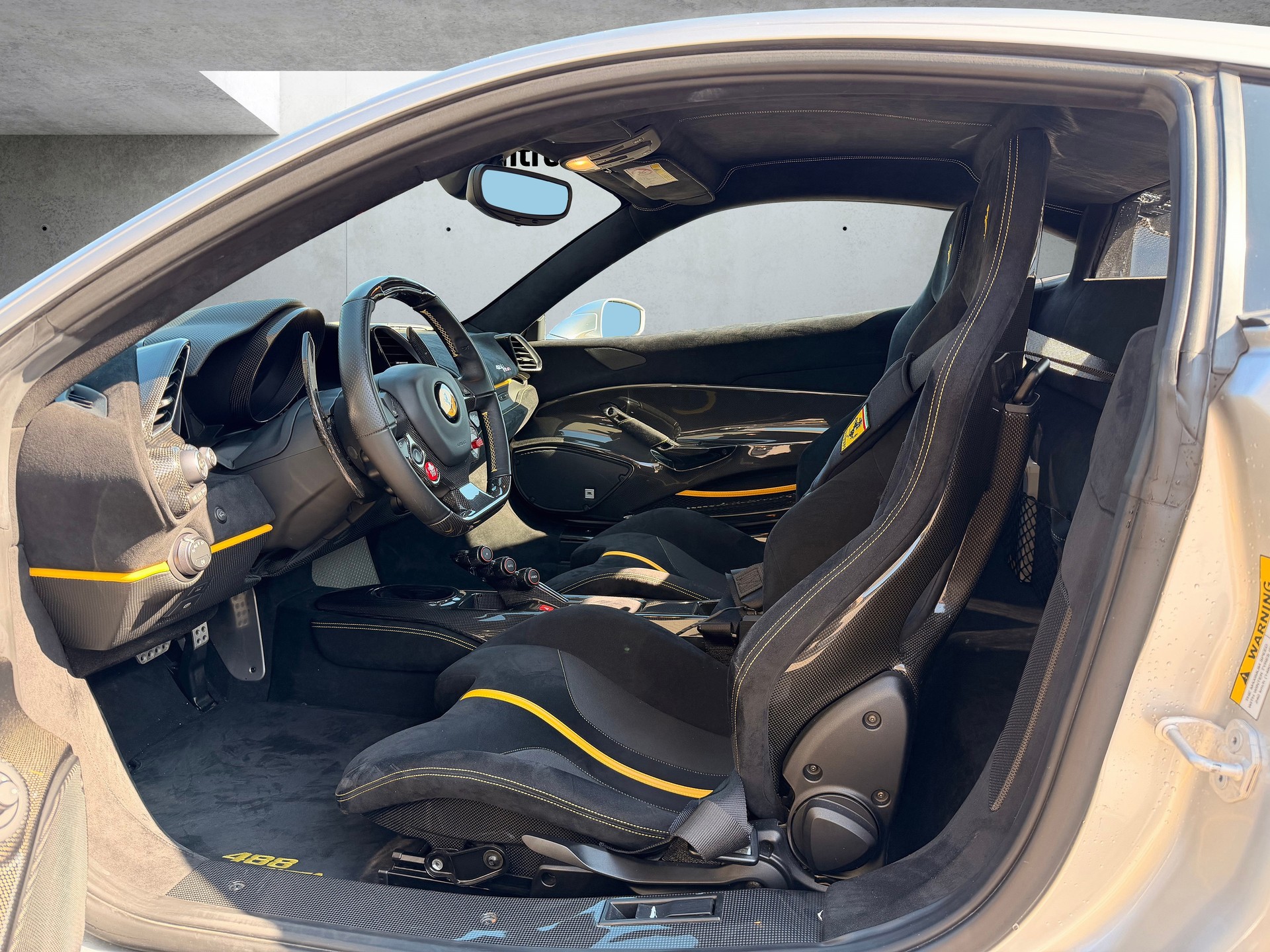FERRARI 488 Pista 3.9 V8-image-13