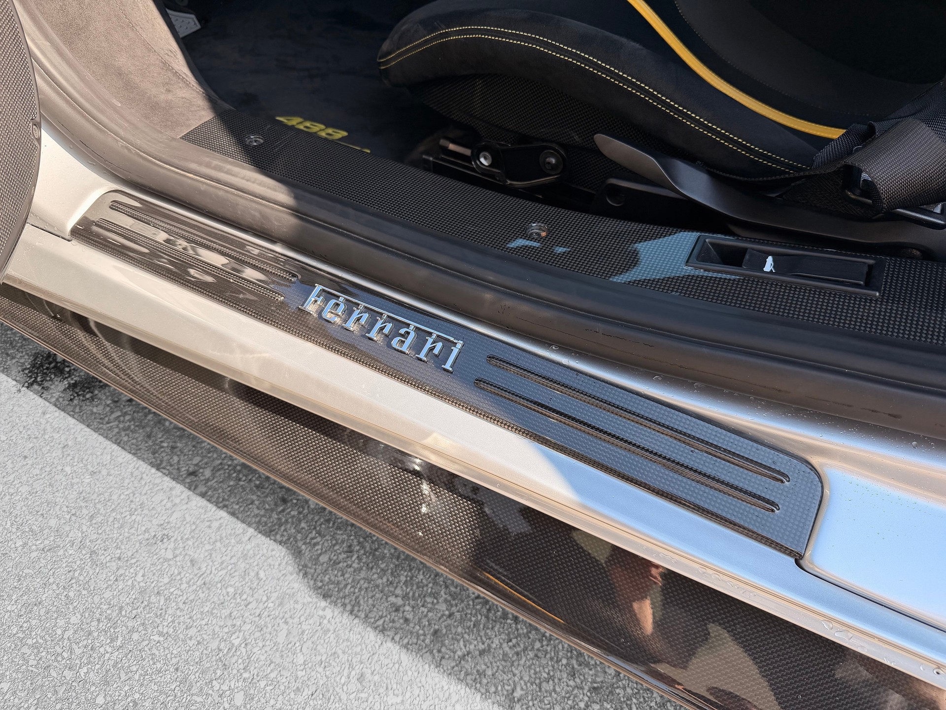 FERRARI 488 Pista 3.9 V8-image-19