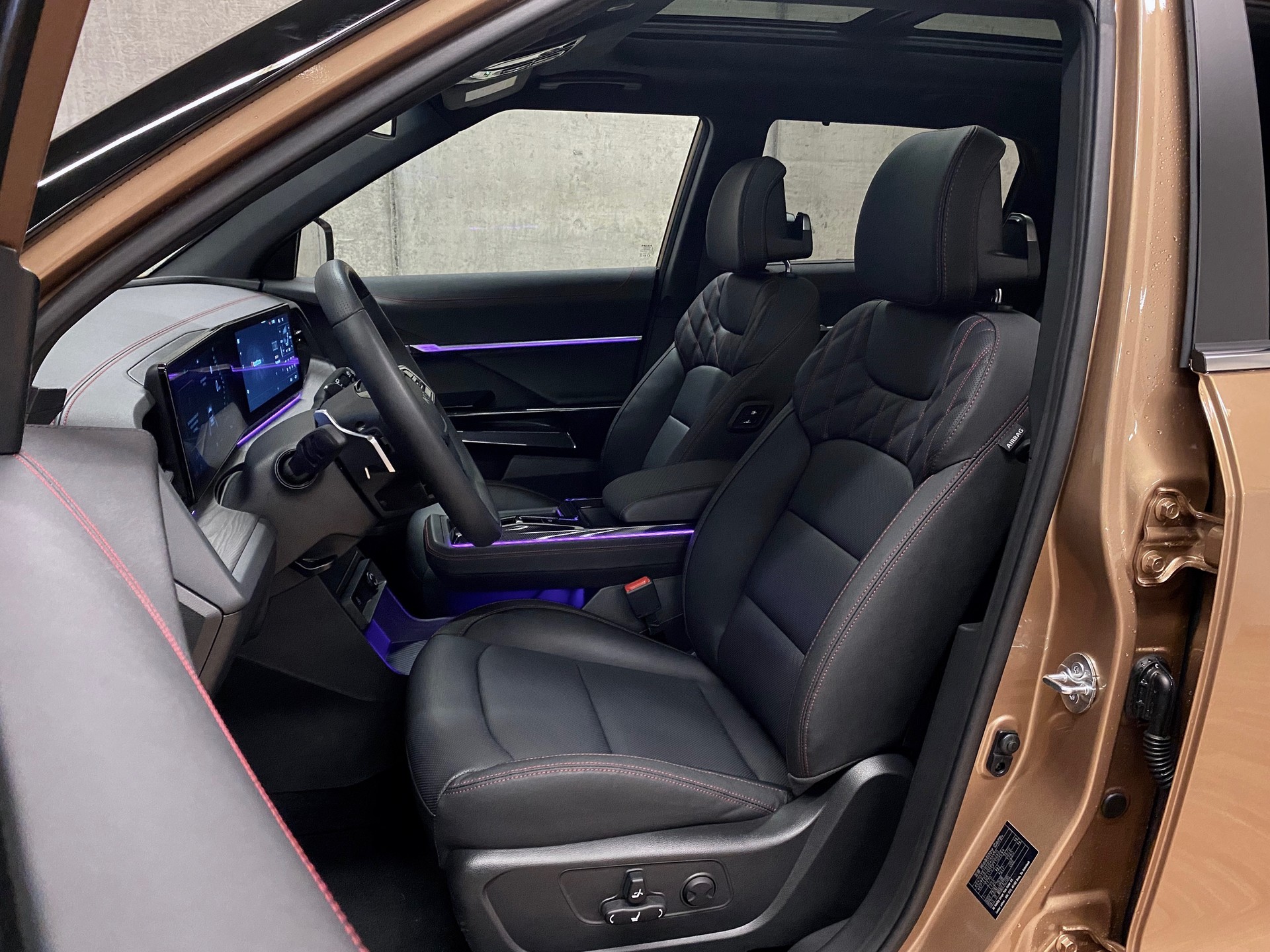KGM-SsangYong Actyon 1.5 T GDI*Swiss*First Edition*4WD*PanoramaGlasdach*-image-5