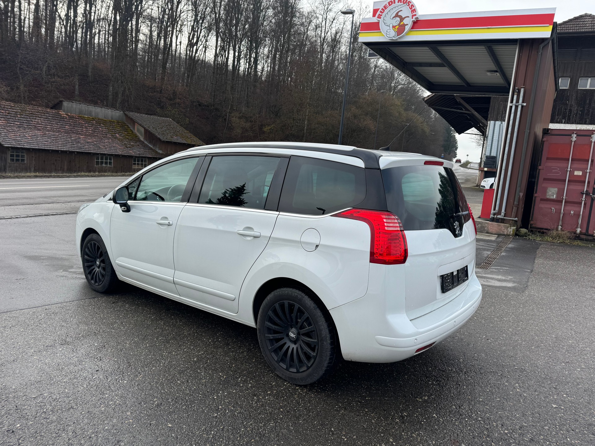 PEUGEOT 5008 1.6 16V T Sport Pack Automatic-image-3