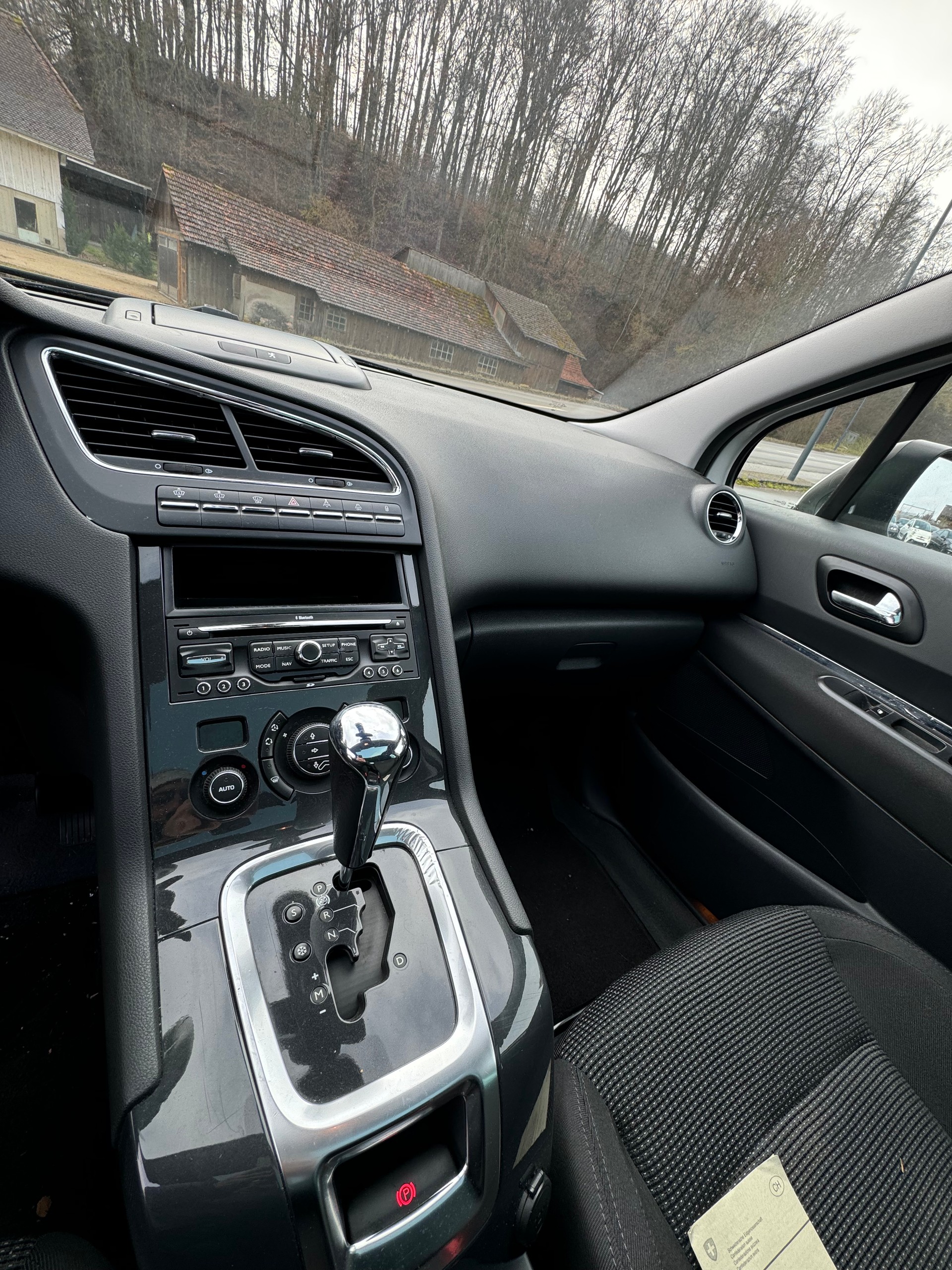 PEUGEOT 5008 1.6 16V T Sport Pack Automatic-image-7