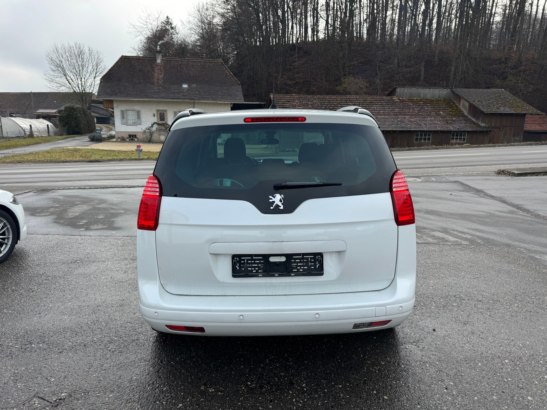 PEUGEOT 5008 1.6 16V T Sport Pack Automatic-image-4