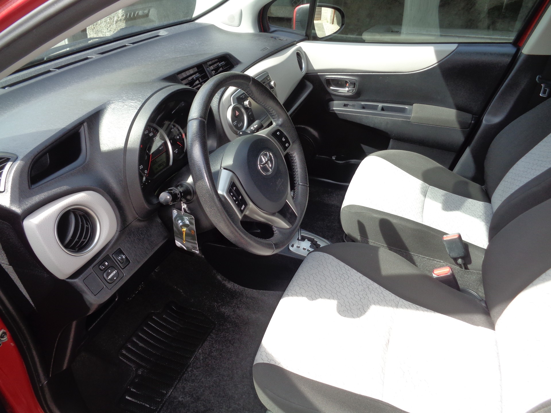 TOYOTA Yaris 1.33 Sol Multidrive-image-7