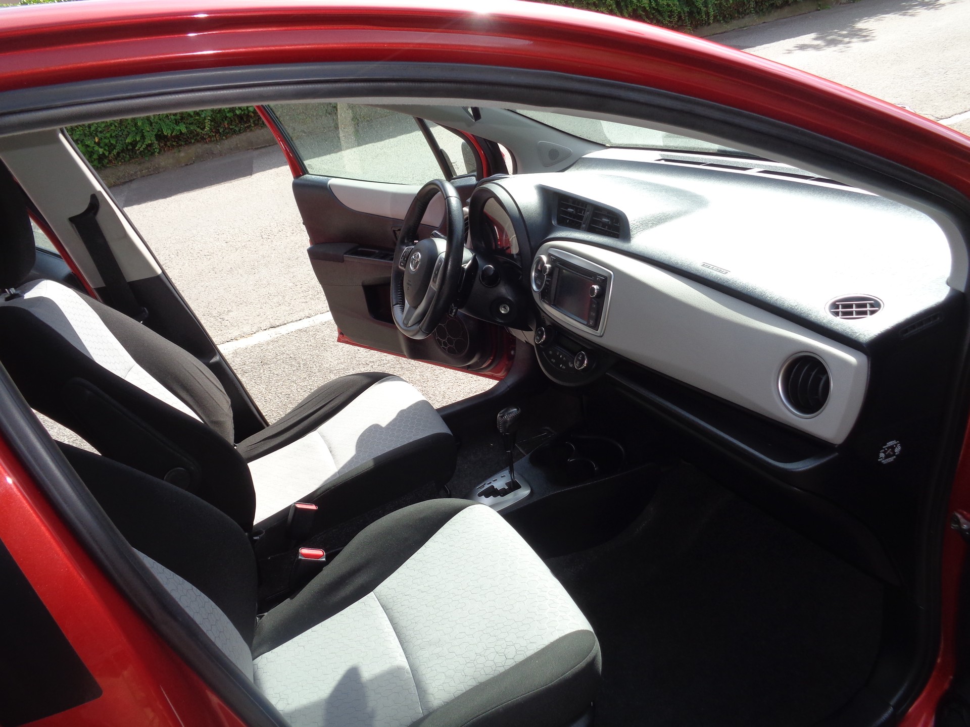TOYOTA Yaris 1.33 Sol Multidrive-image-10