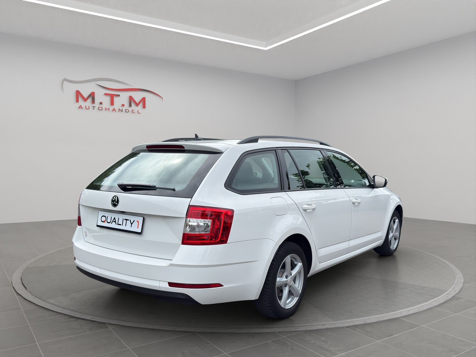 SKODA Octavia Combi 2.0 TDI Ambition 4x4 DSG-image-11
