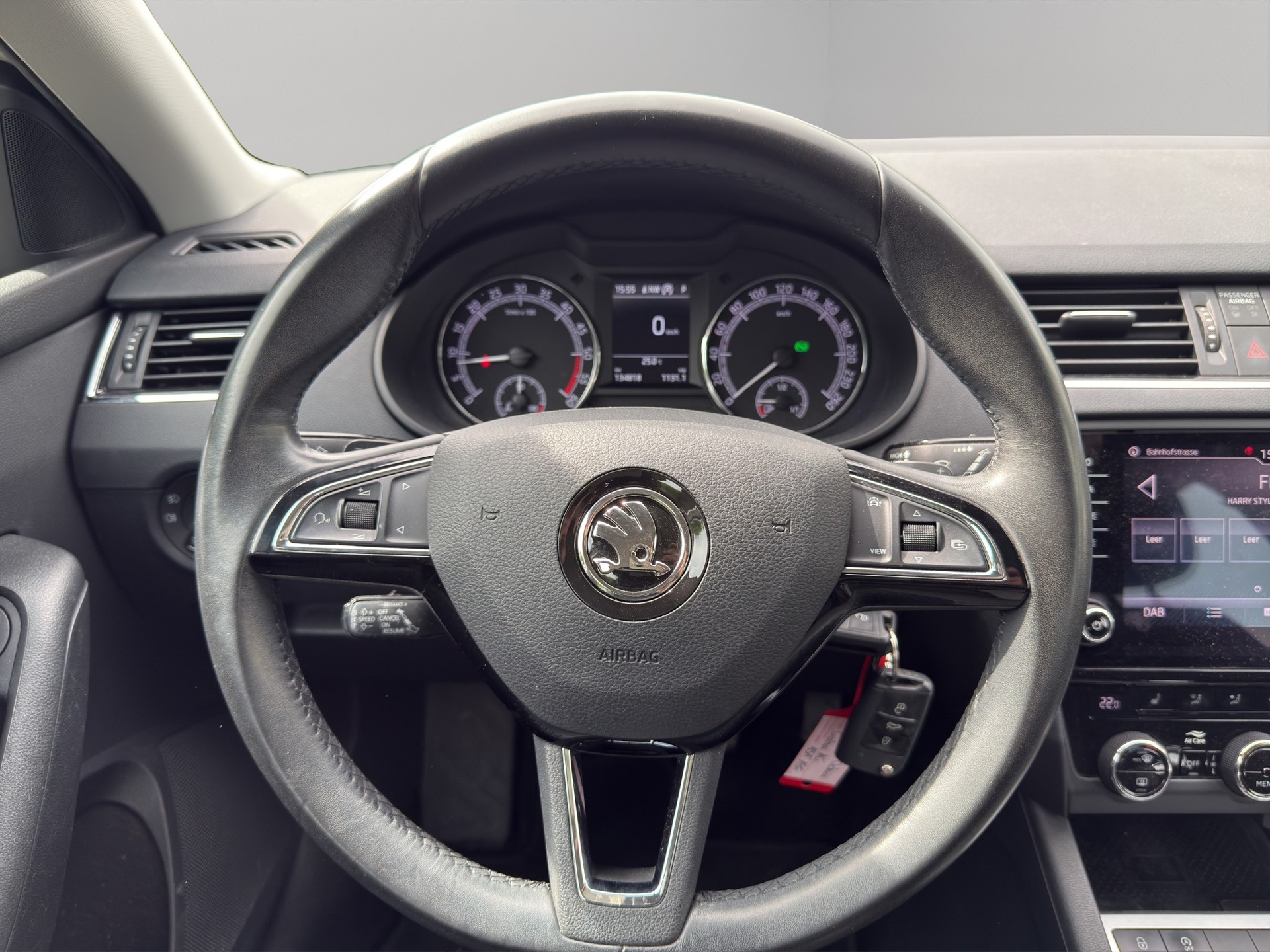 SKODA Octavia Combi 2.0 TDI Ambition 4x4 DSG-image-16