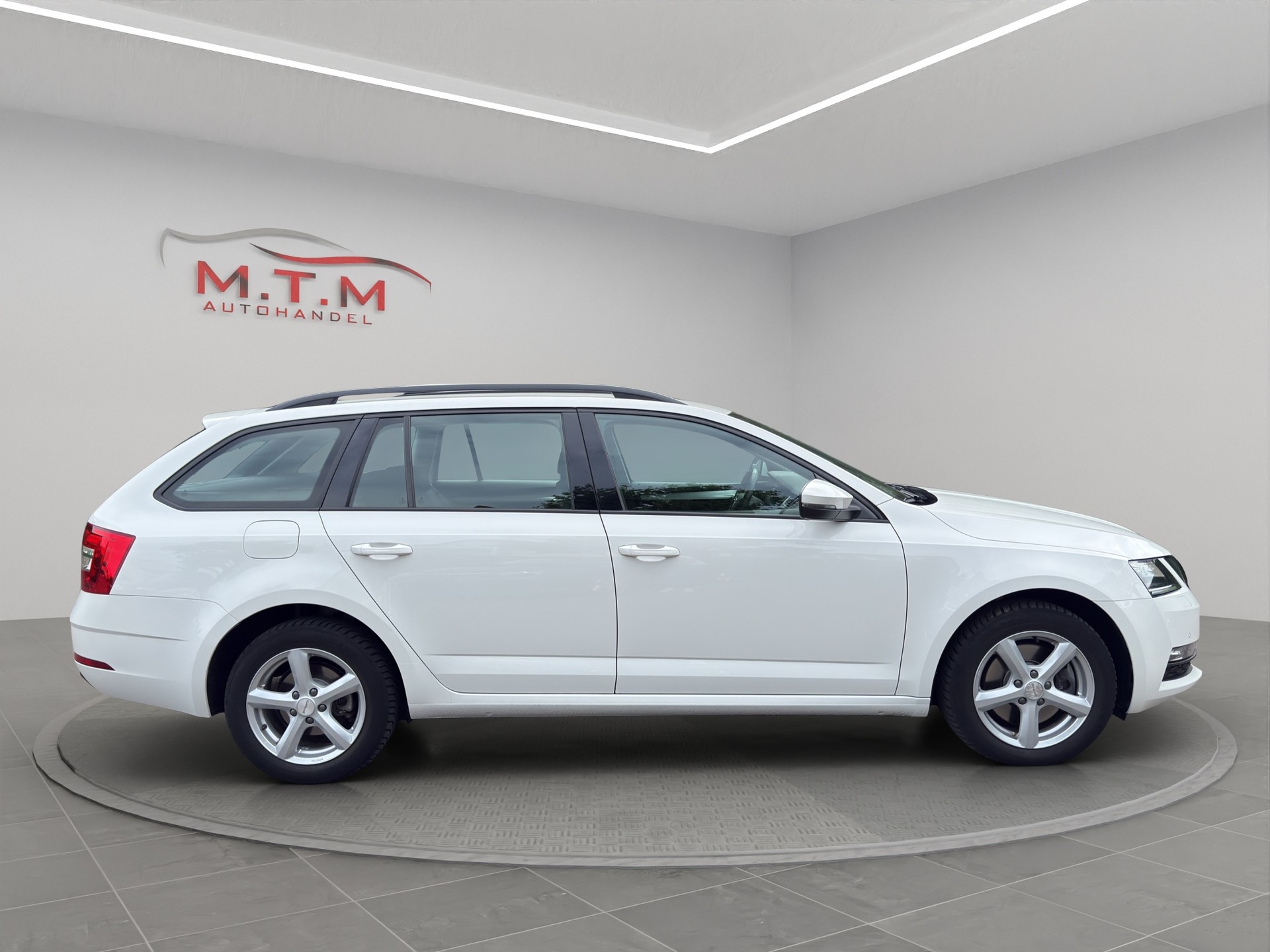 SKODA Octavia Combi 2.0 TDI Ambition 4x4 DSG-image-13