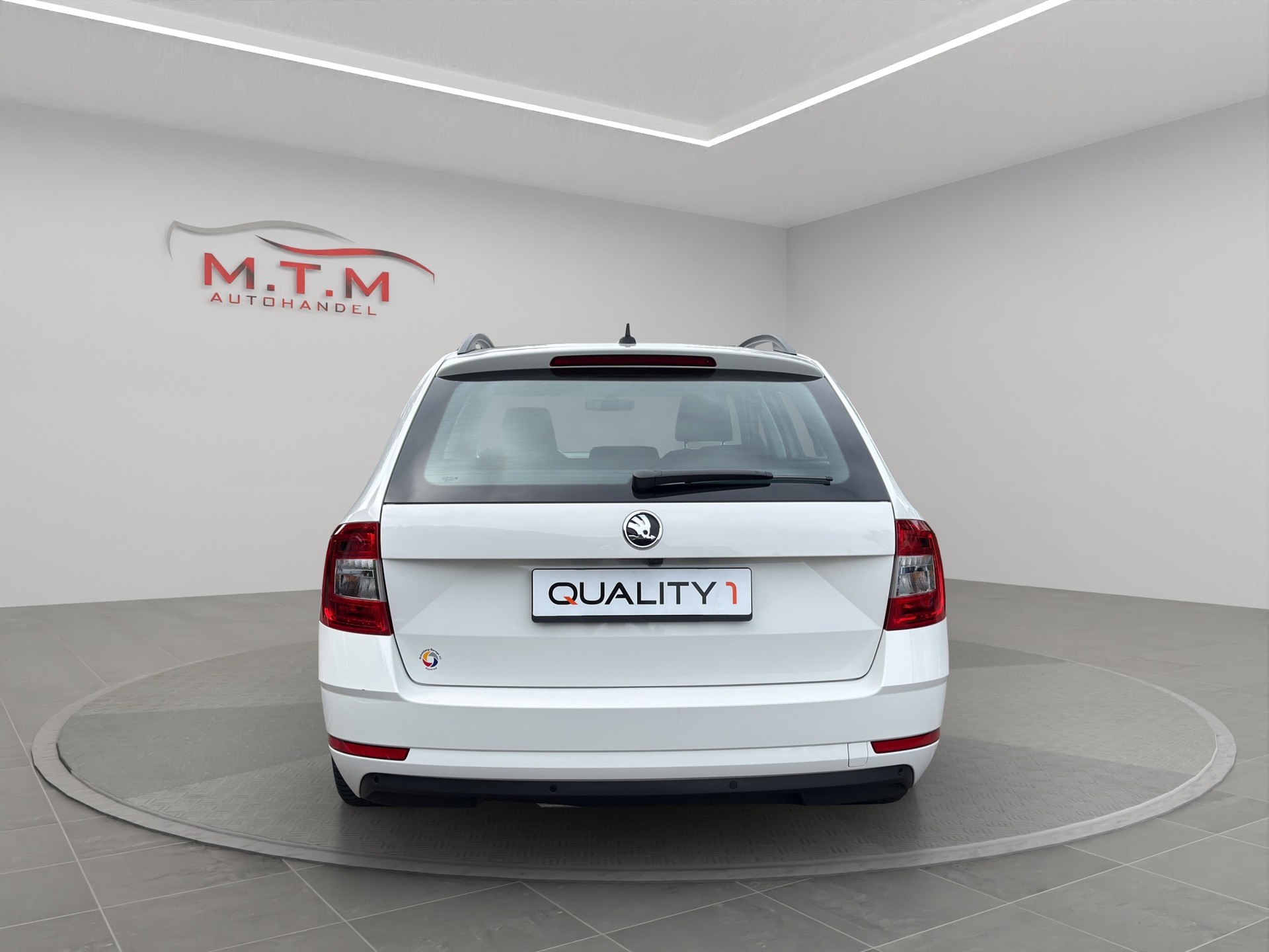 SKODA Octavia Combi 2.0 TDI Ambition 4x4 DSG-image-9