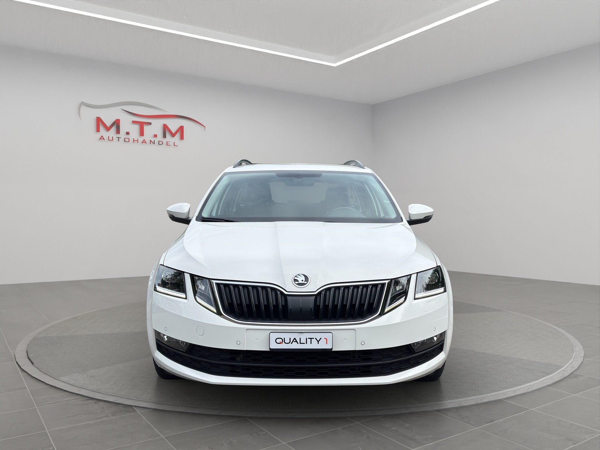 SKODA Octavia Combi 2.0 TDI Ambition 4x4 DSG-showroom-element-2