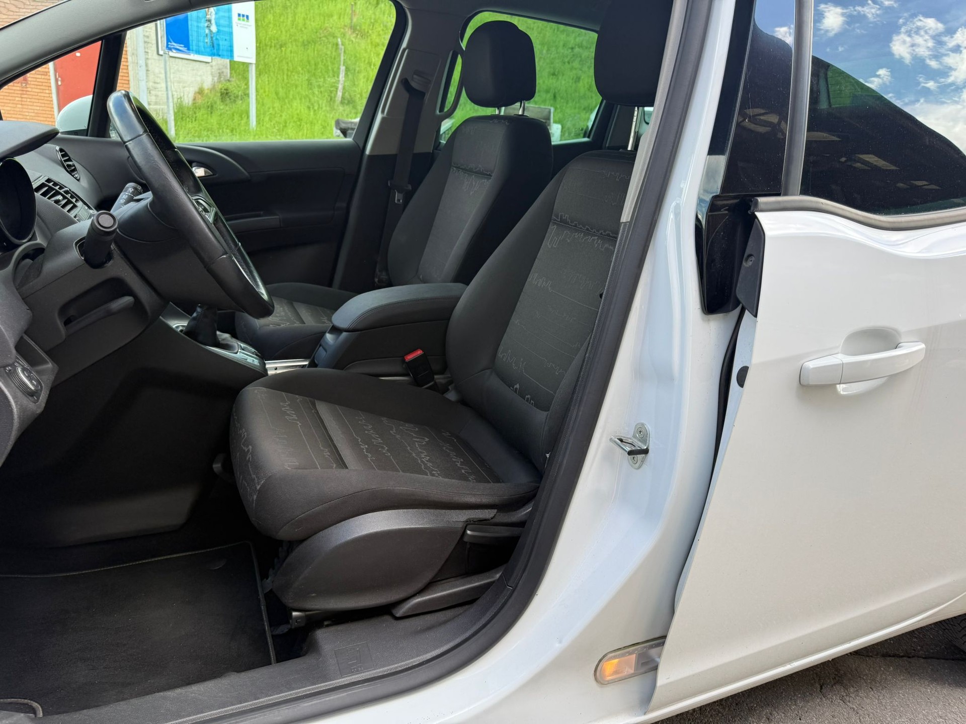 OPEL Meriva 1.4 Turbo Cosmo-image-12