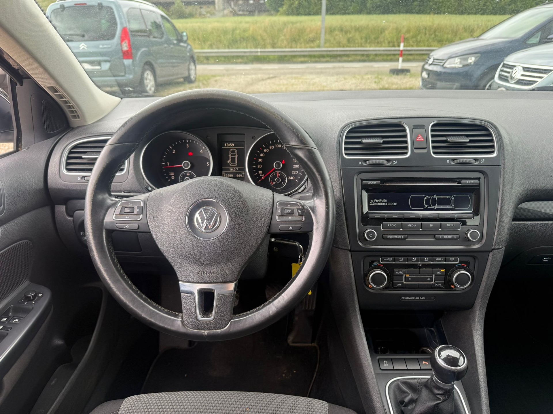 VW Golf Variant 1.6 TDI Team 4Motion-image-8