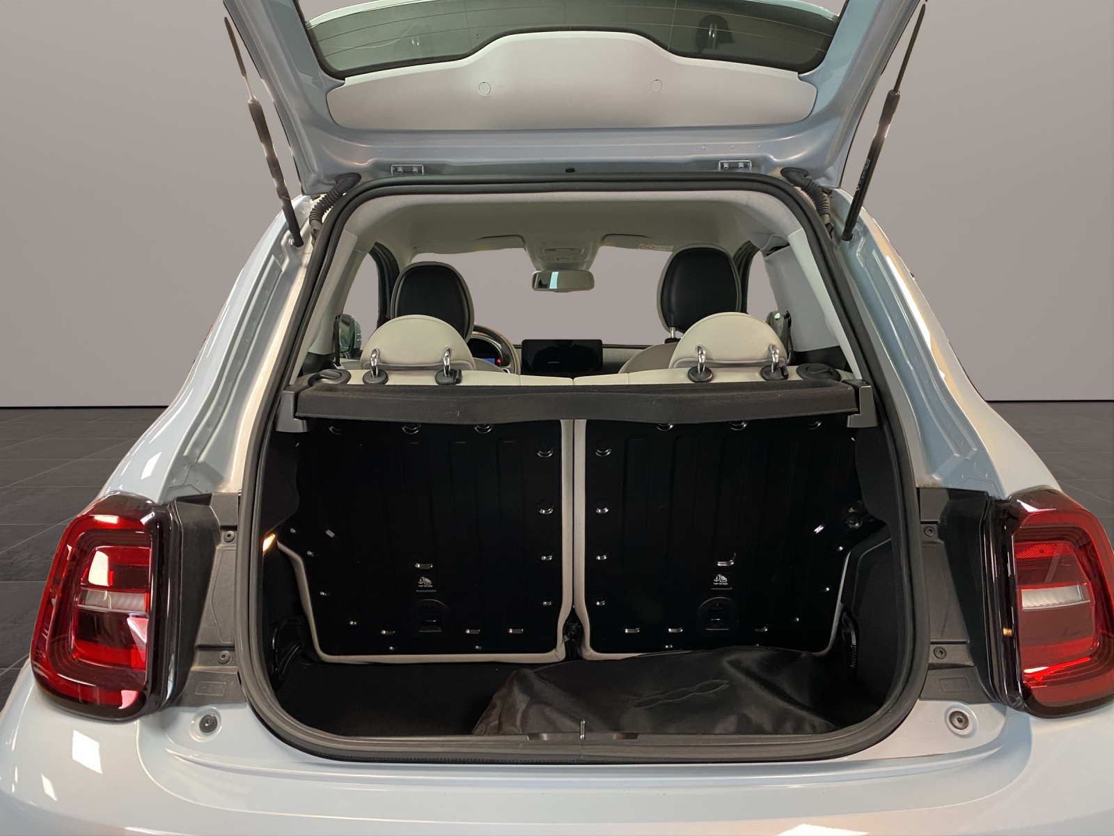 FIAT 500 electric 3+1 La Prima-showroom-element-2