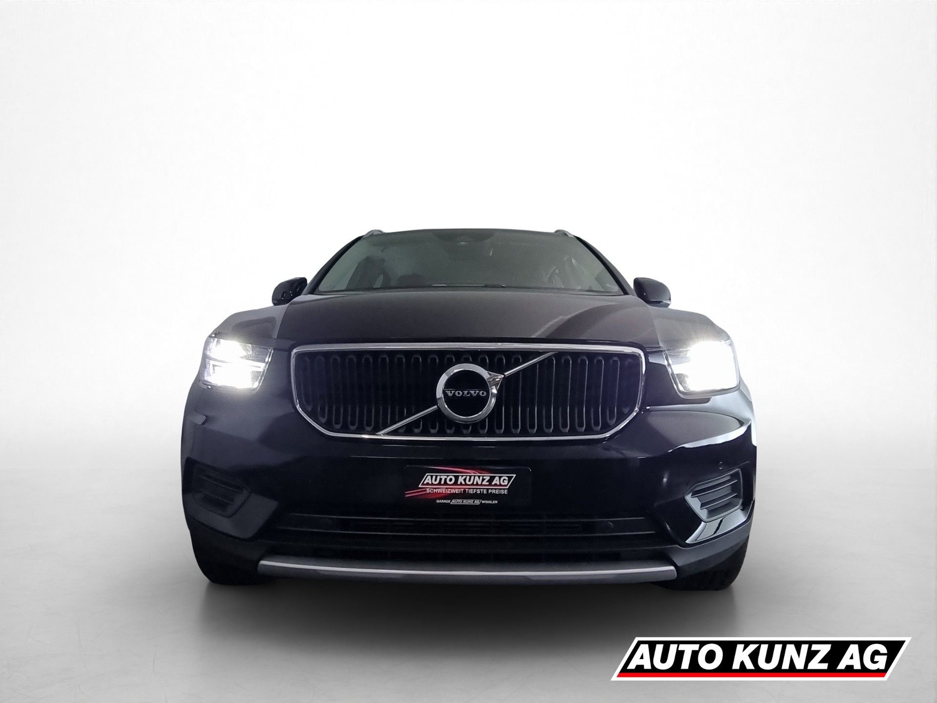 VOLVO XC40 2.0 T4 Momentum AWD Geartronic-showroom-element-1