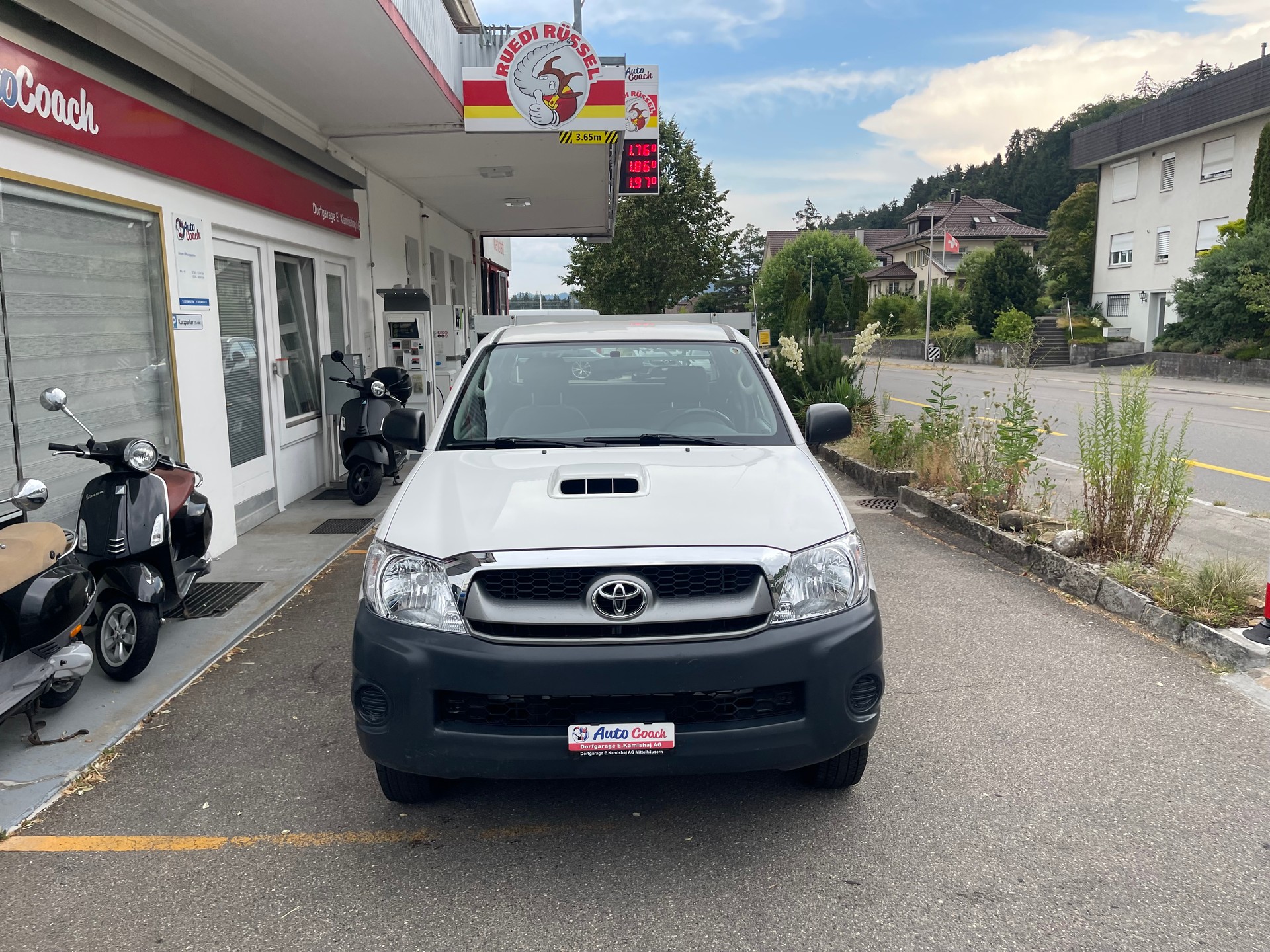 TOYOTA Hilux 2.4D-4D Comfort Extra Cab 4x4-image-1
