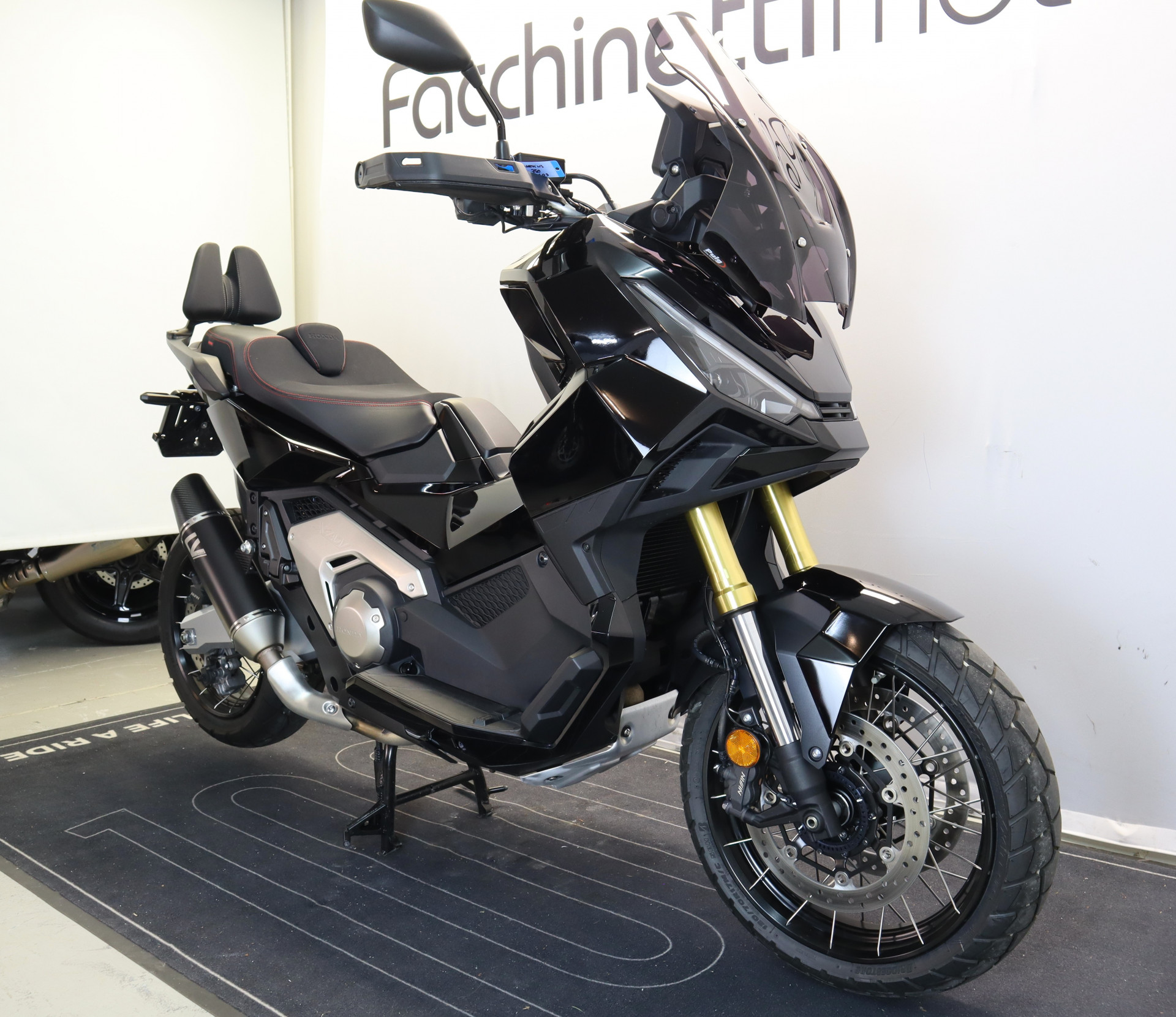 HONDA X-ADV 750-image-3