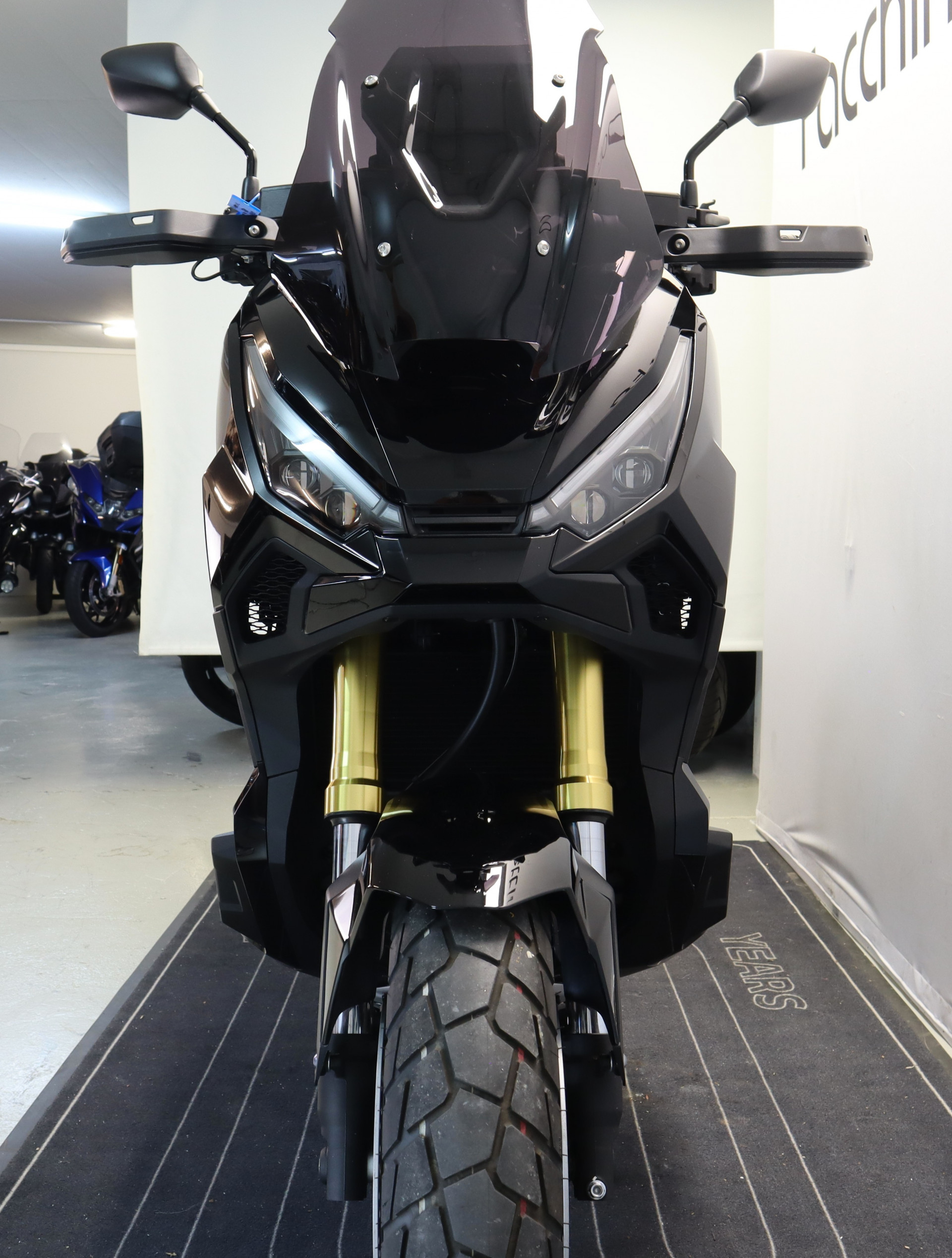 HONDA X-ADV 750-image-4