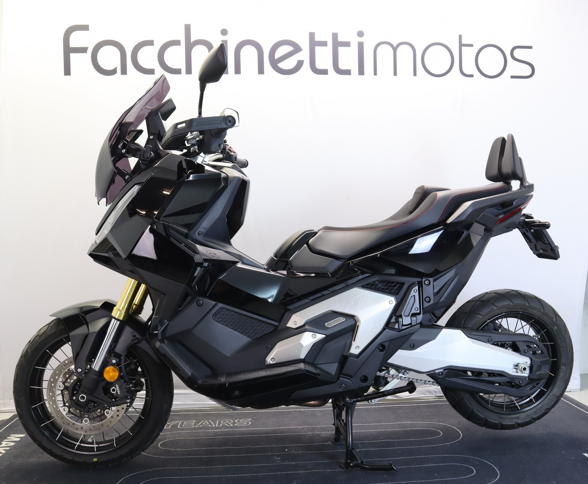 HONDA X-ADV 750-image-1