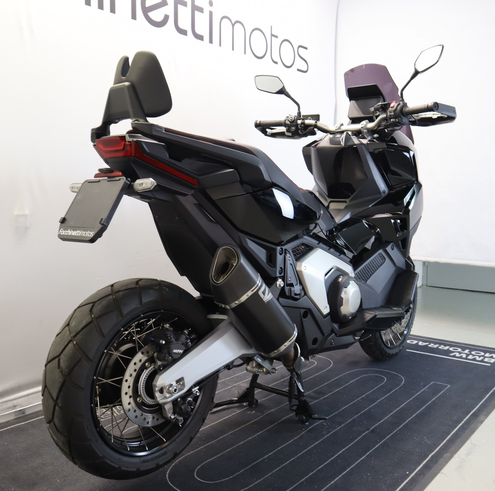 HONDA X-ADV 750-image-2