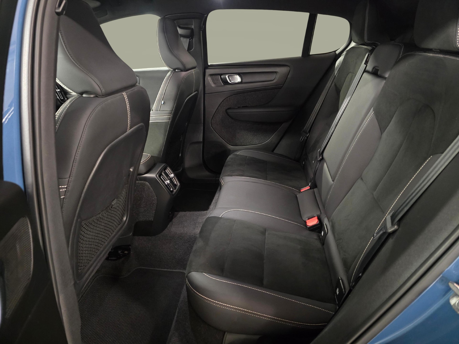 VOLVO C40 P8 Twin Recharge AWD-image-10