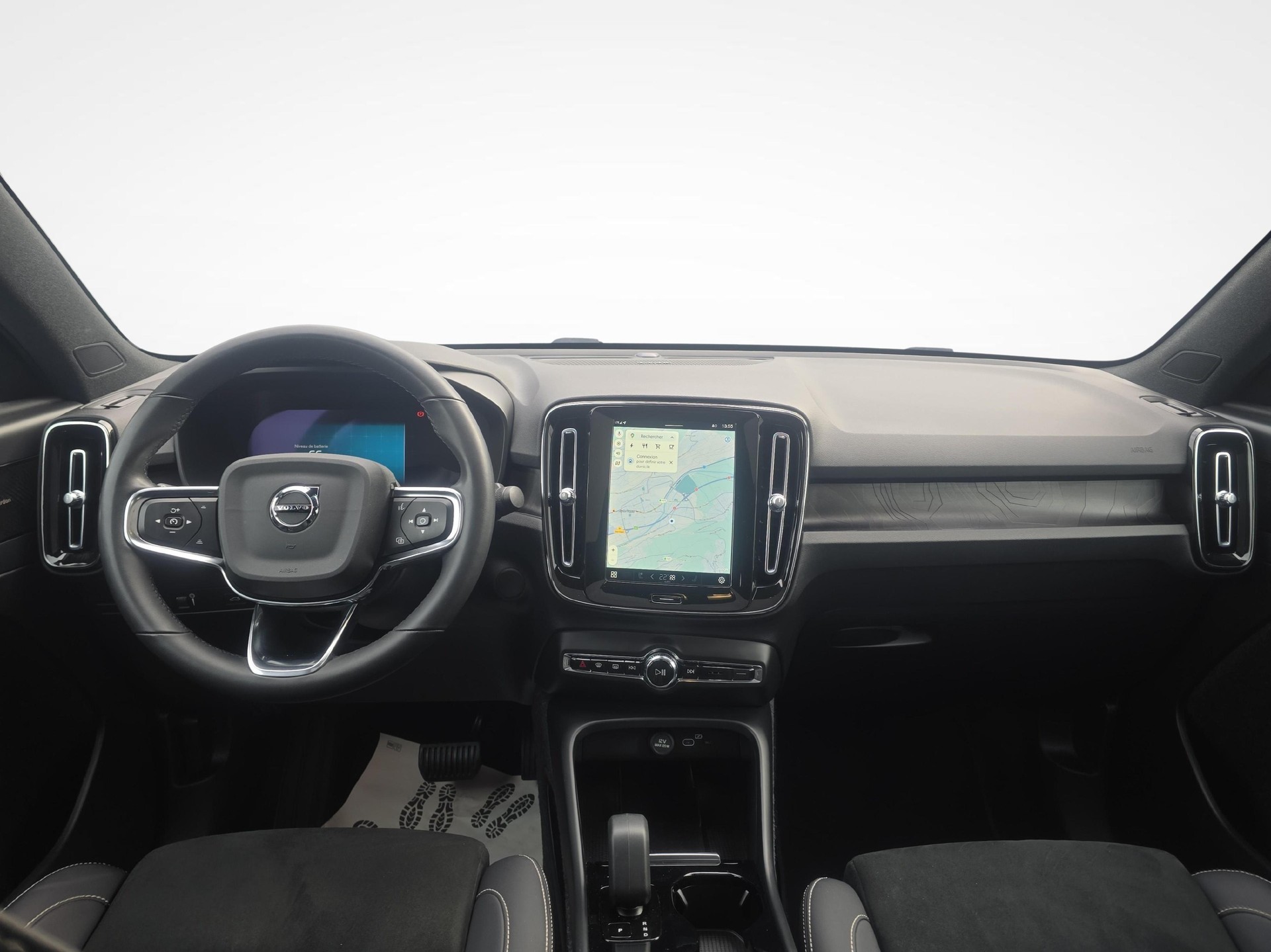 VOLVO C40 P8 Twin Recharge AWD-image-12