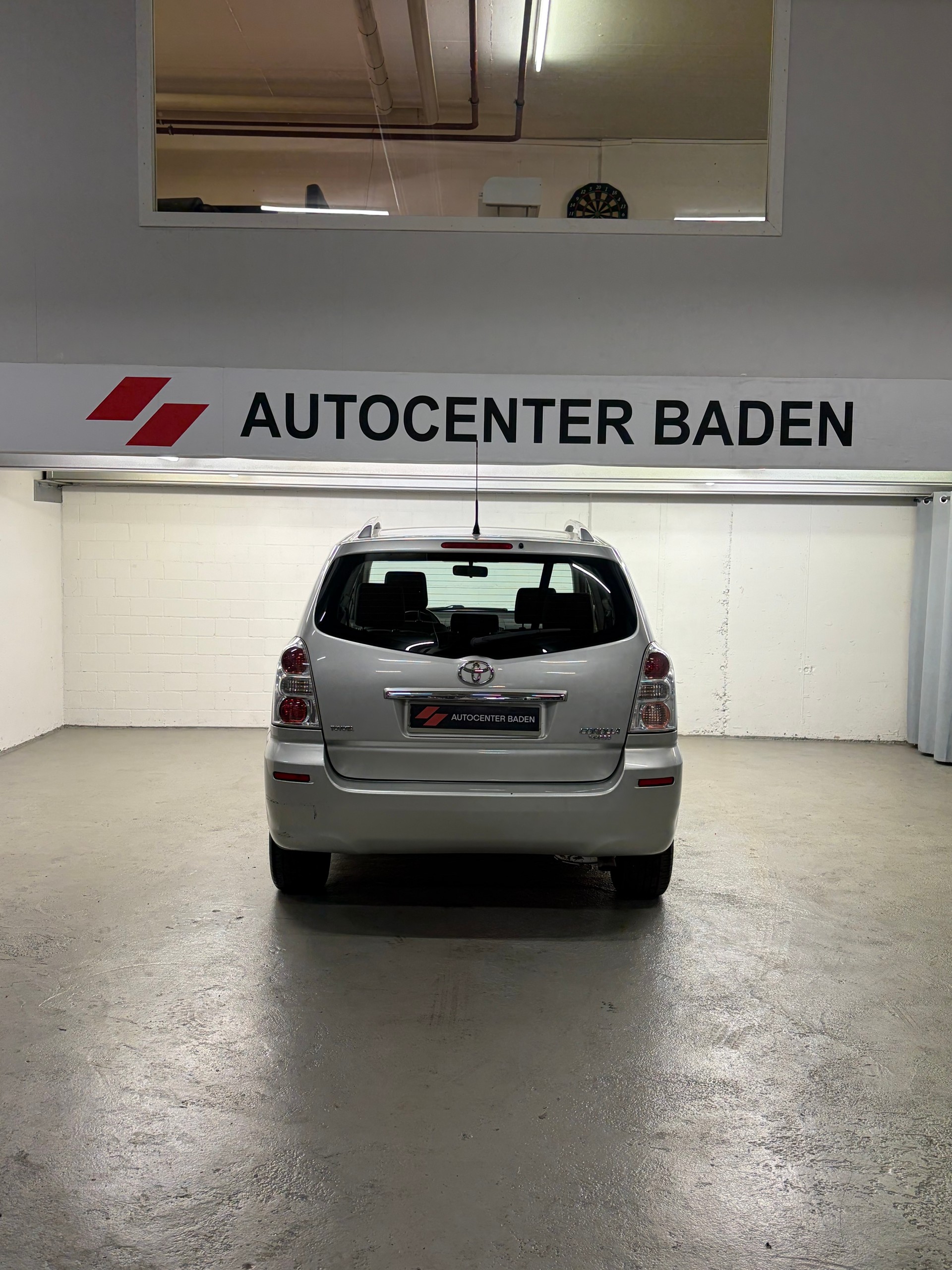 TOYOTA Corolla Verso 2.2 D-4D Limited 7 Plätzer-image-4