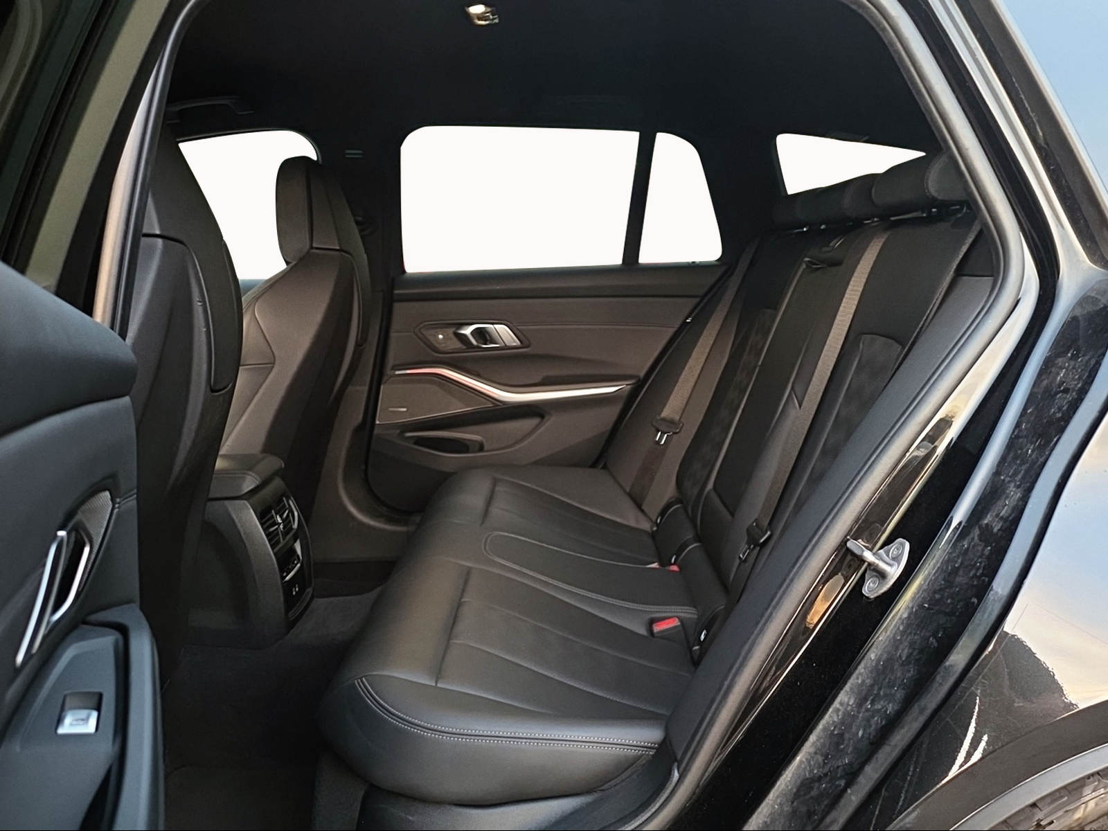 BMW M3 Touring xDrive Competition M-image-13