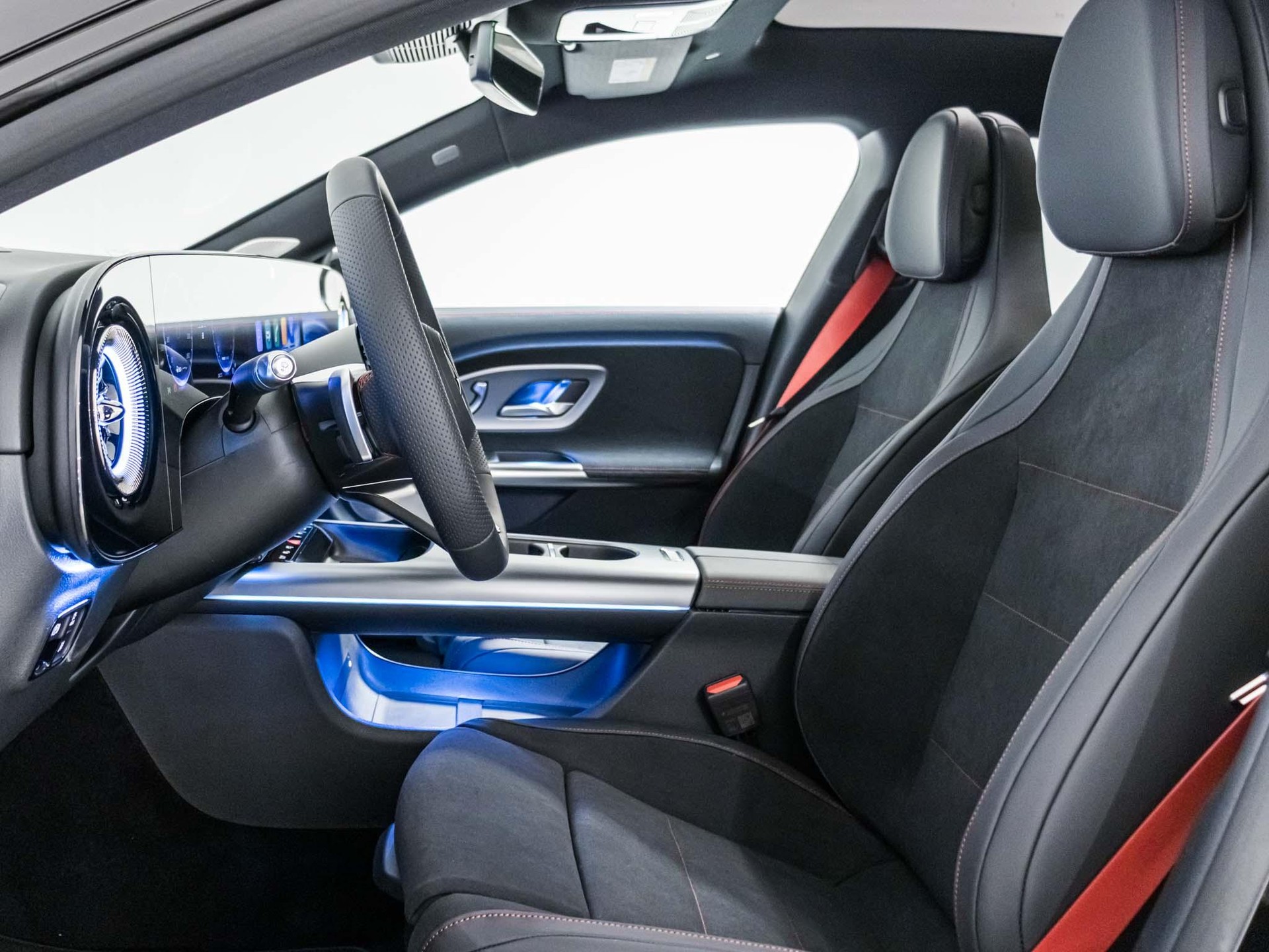 MERCEDES-BENZ CLA 220 4MATIC-image-6