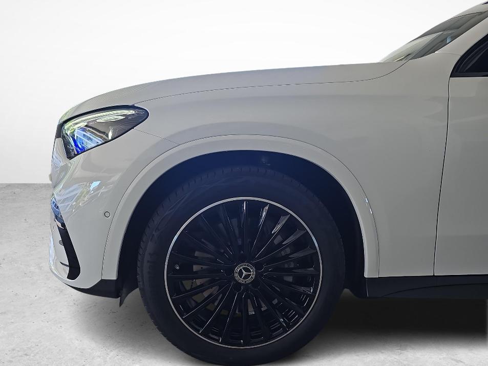 MERCEDES-BENZ GLC 300 4MATIC AMG Line-image-13