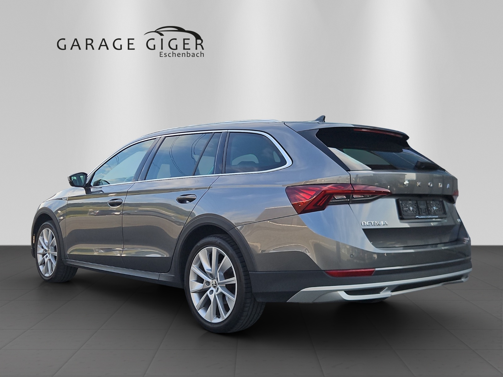 SKODA Octavia Combi 2.0 TSI DSG Scout 4x4-image-2