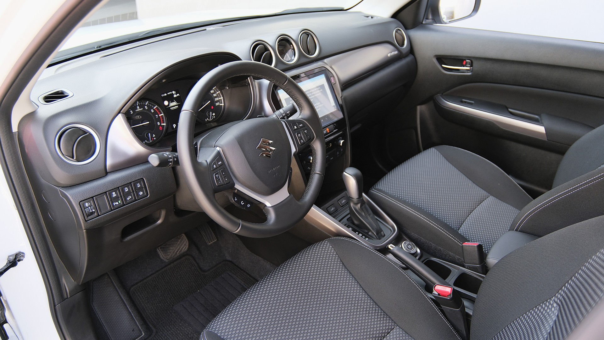 SUZUKI Vitara 1.4 Boosterjet Compact + 4x4 Hybrid Automatic-showroom-element-2