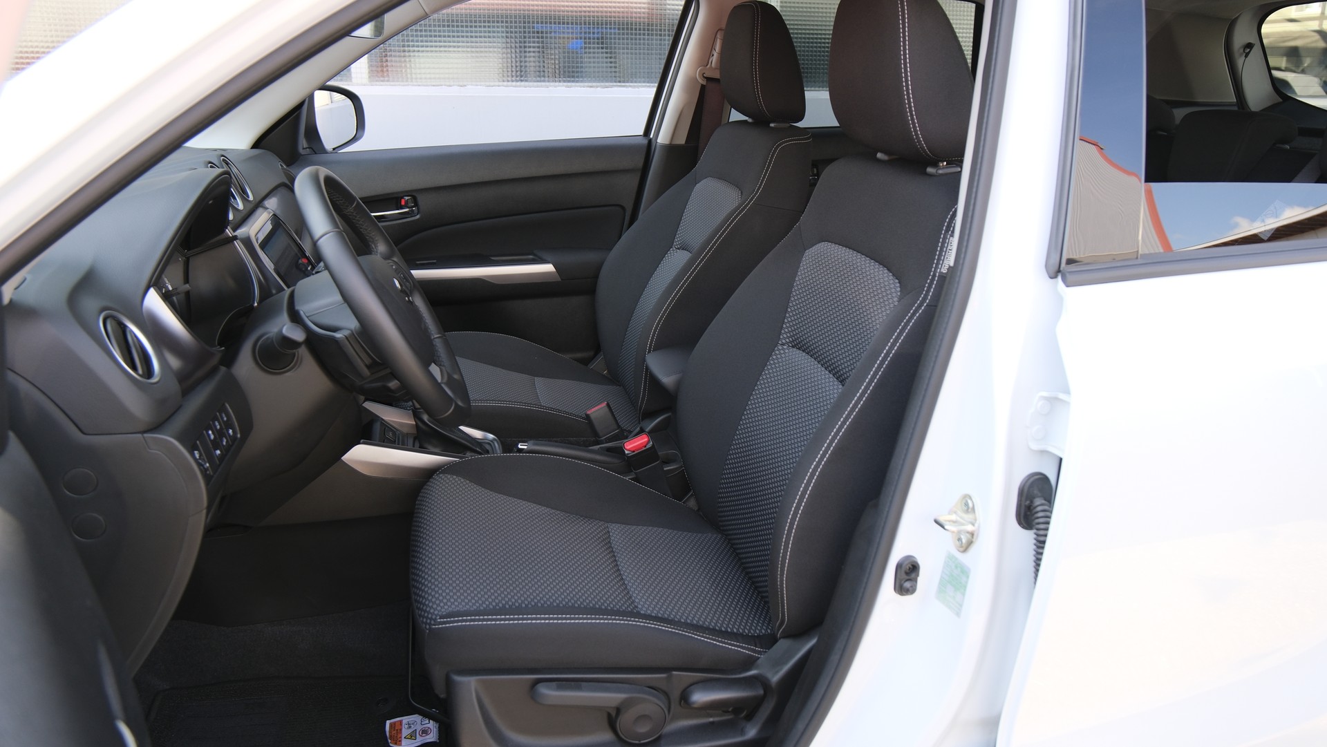 SUZUKI Vitara 1.4 Boosterjet Compact + 4x4 Hybrid Automatic-showroom-element-3