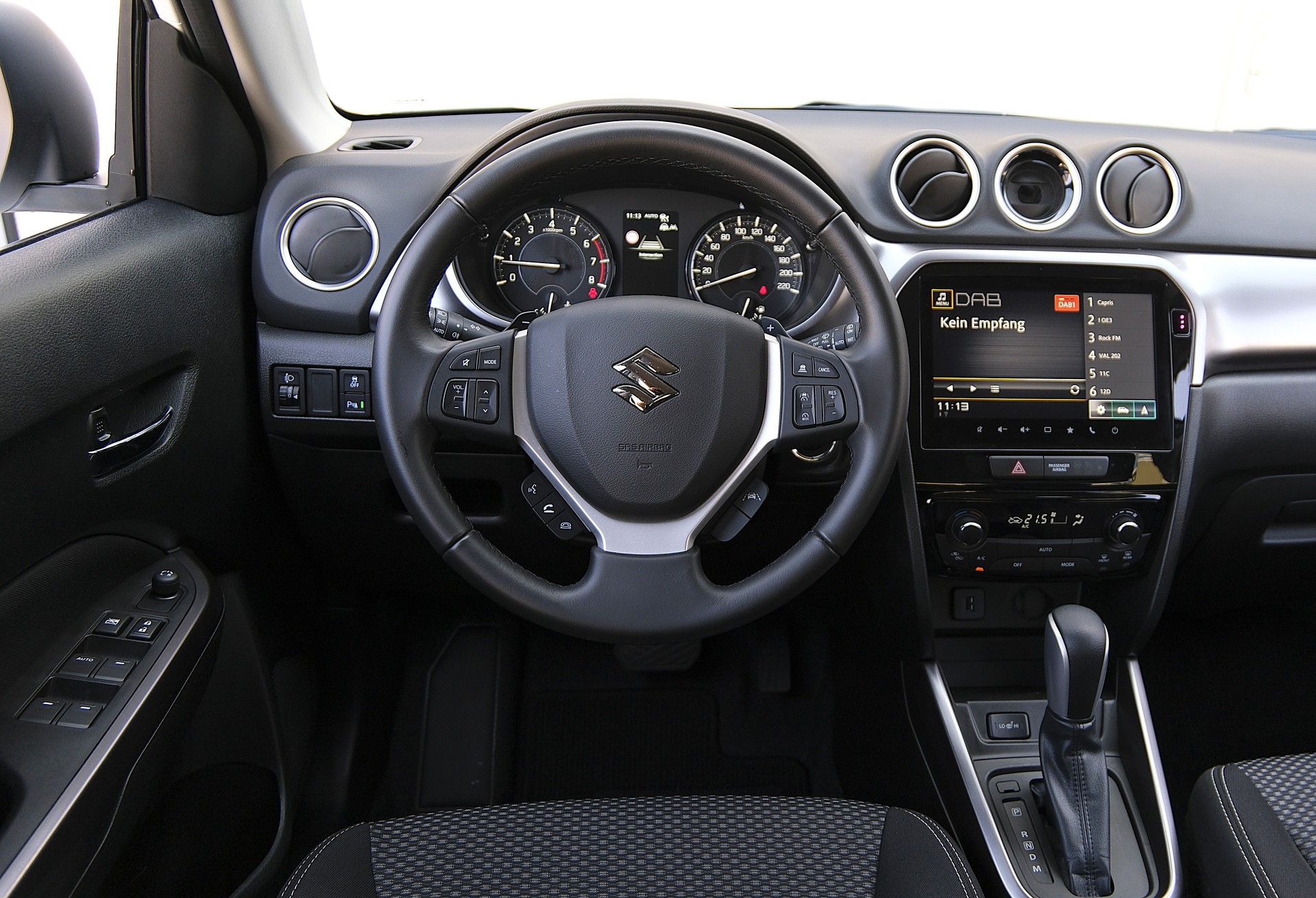 SUZUKI Vitara 1.4 Boosterjet Compact + 4x4 Hybrid Automatic-image-16
