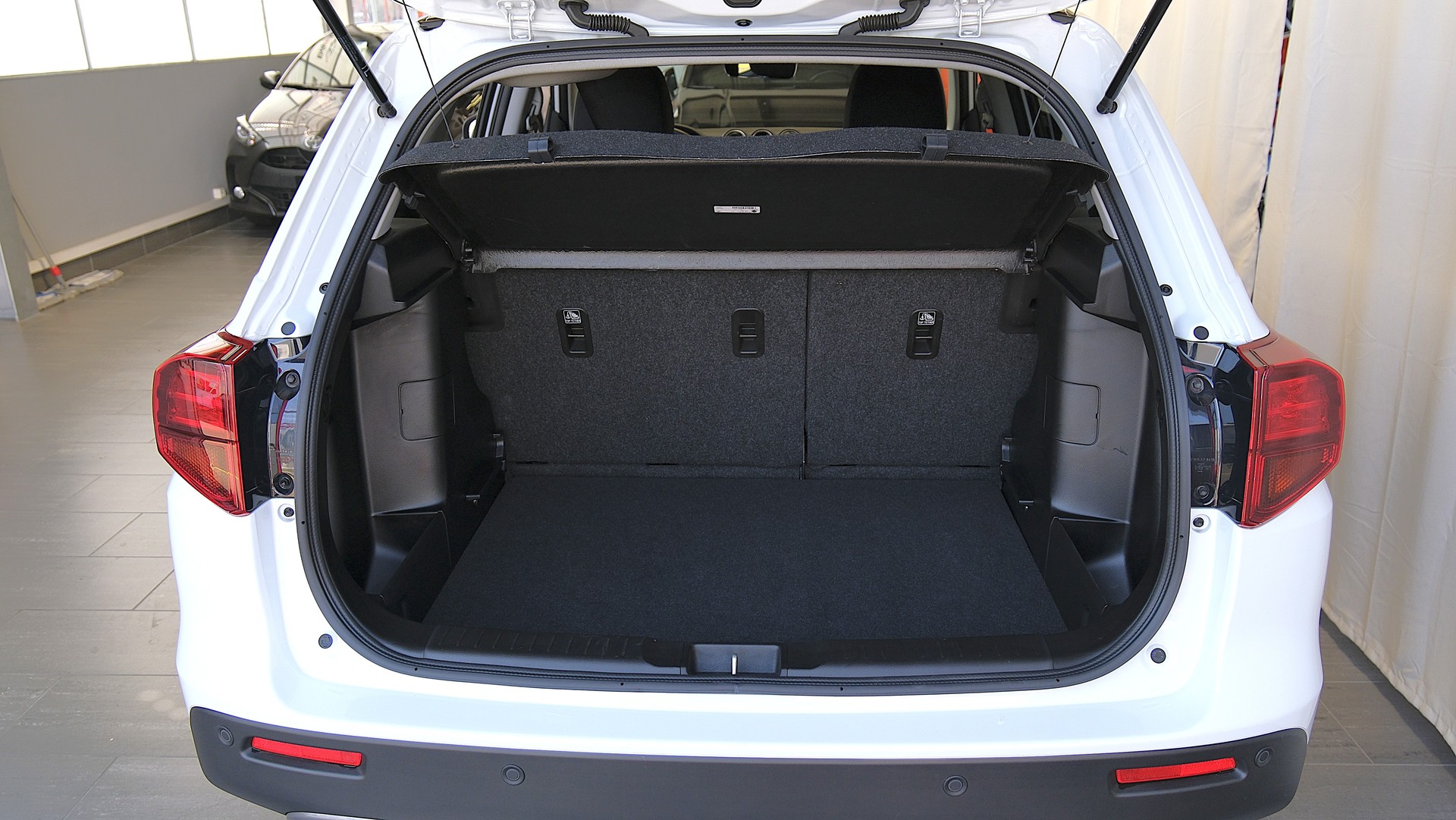SUZUKI Vitara 1.4 Boosterjet Compact + 4x4 Hybrid Automatic-image-31