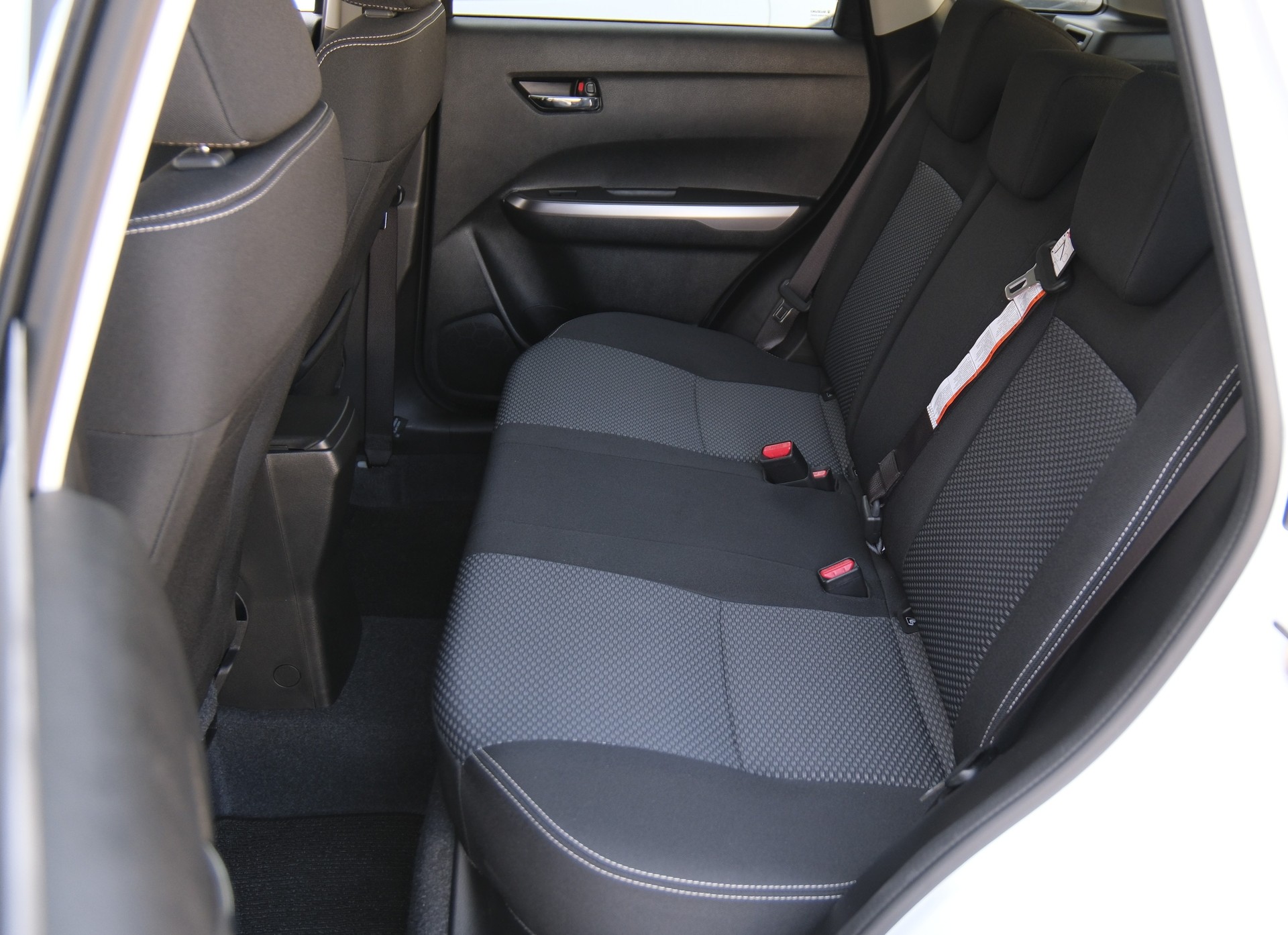 SUZUKI Vitara 1.4 Boosterjet Compact + 4x4 Hybrid Automatic-image-24