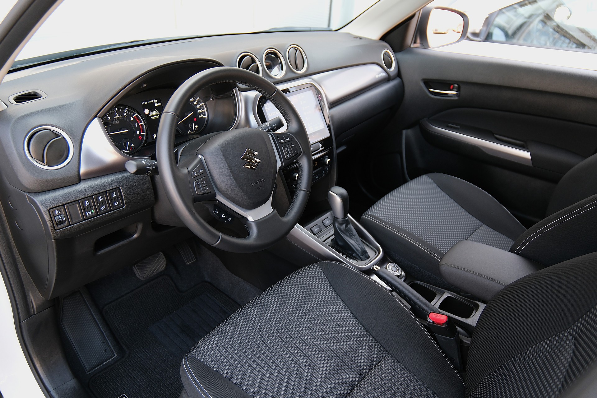 SUZUKI Vitara 1.4 Boosterjet Compact + 4x4 Hybrid Automatic-image-23