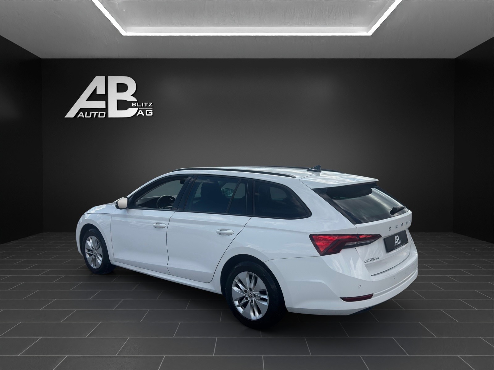 SKODA Octavia Combi 2.0 TDI DSG Ambition 4x4 mit 150 PS-showroom-element-2