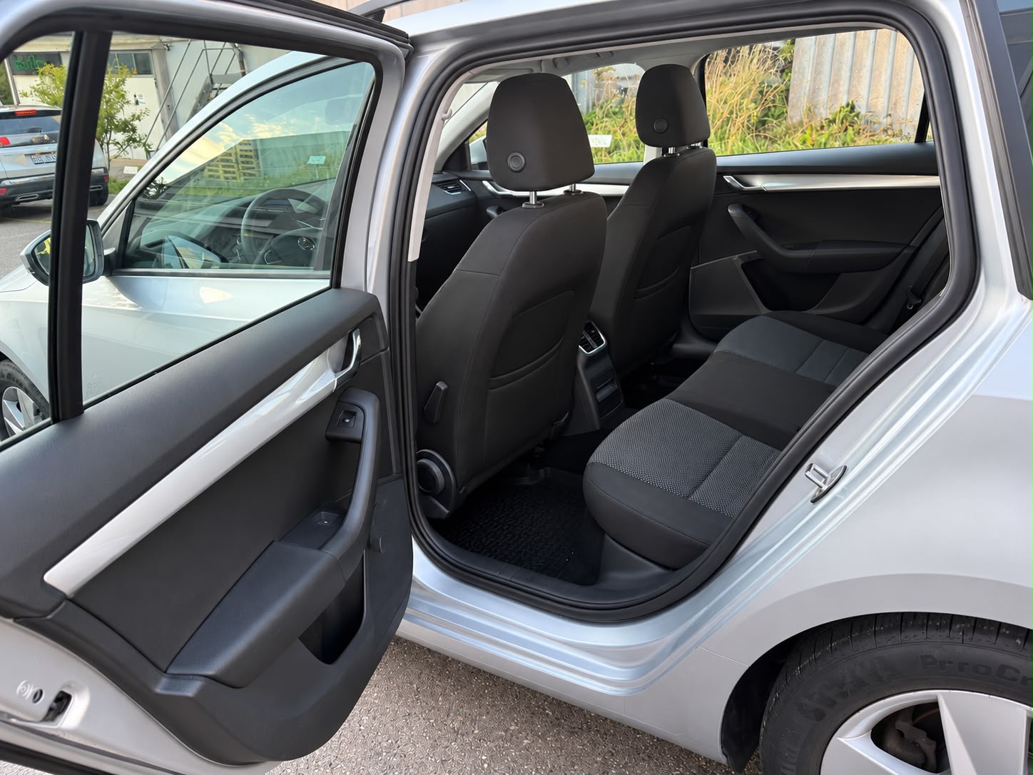 SKODA Octavia Combi 1.6 TDI Elegance 4x4-image-18
