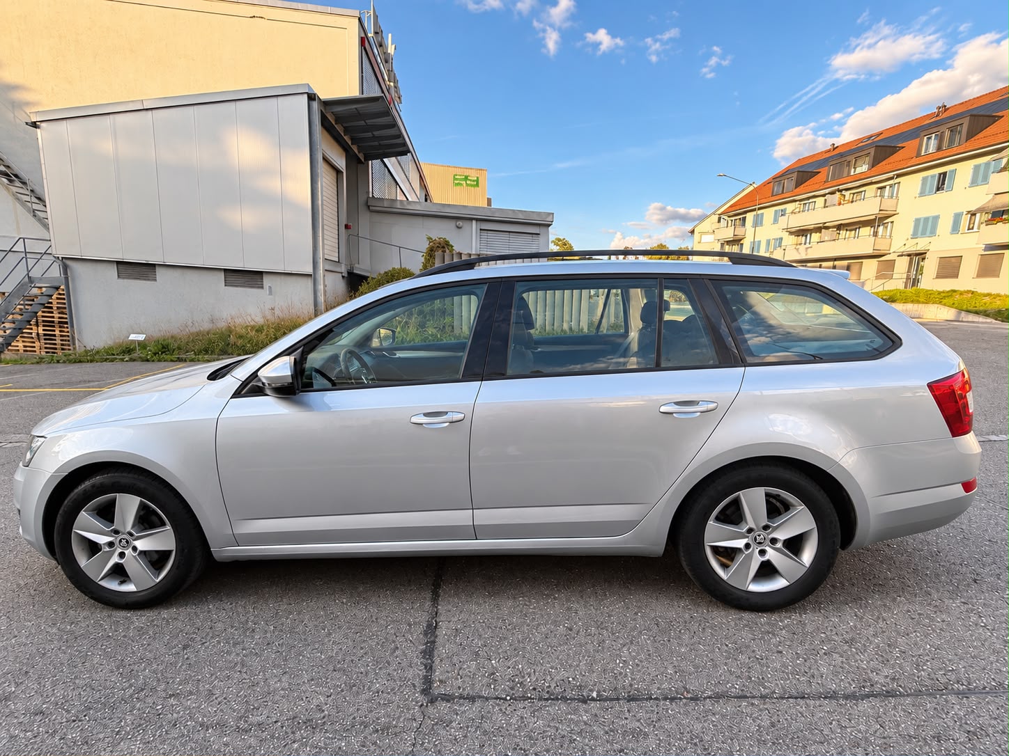 SKODA Octavia Combi 1.6 TDI Elegance 4x4-image-5