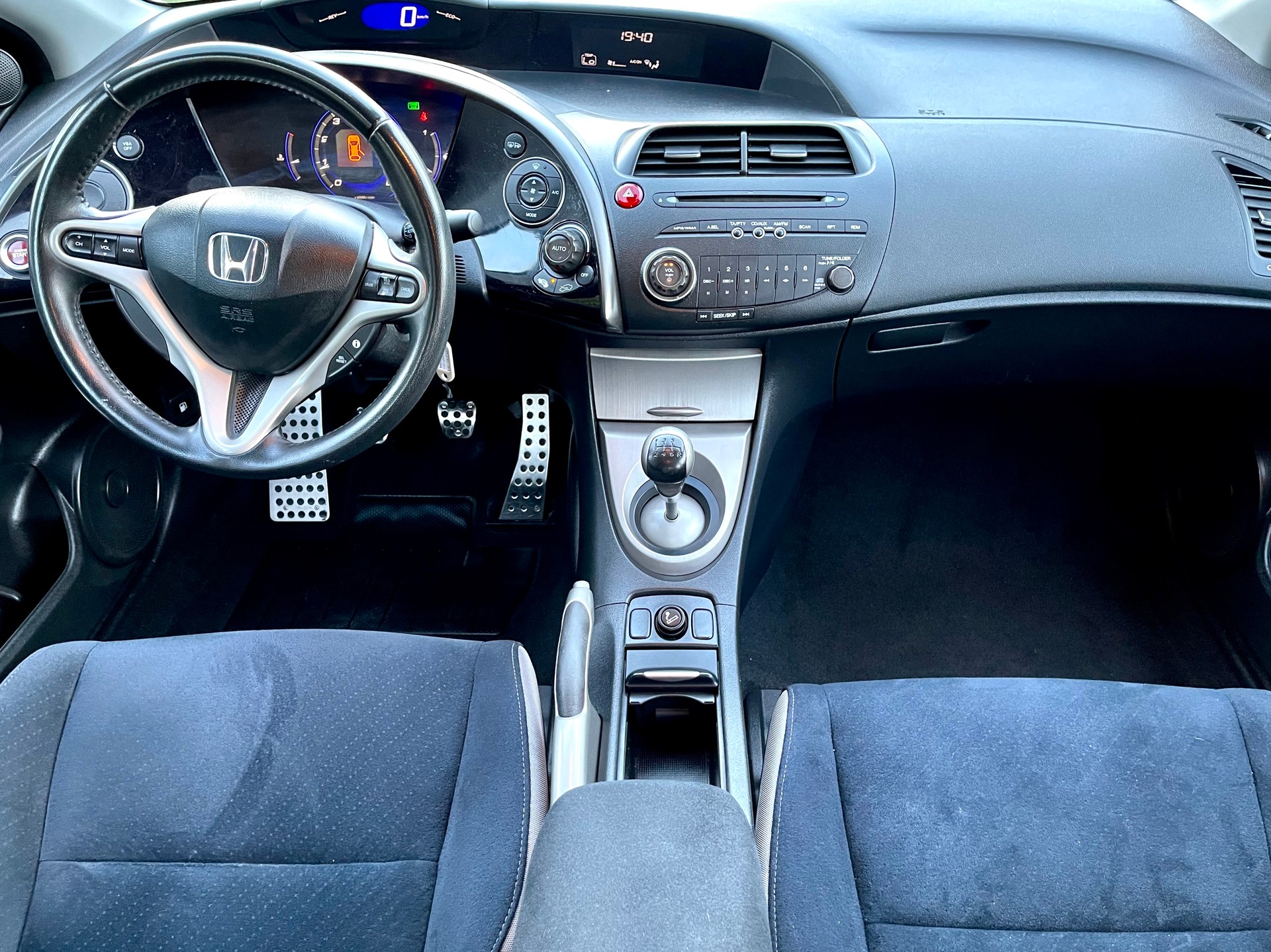HONDA Civic 1.8i Sport-showroom-element-1