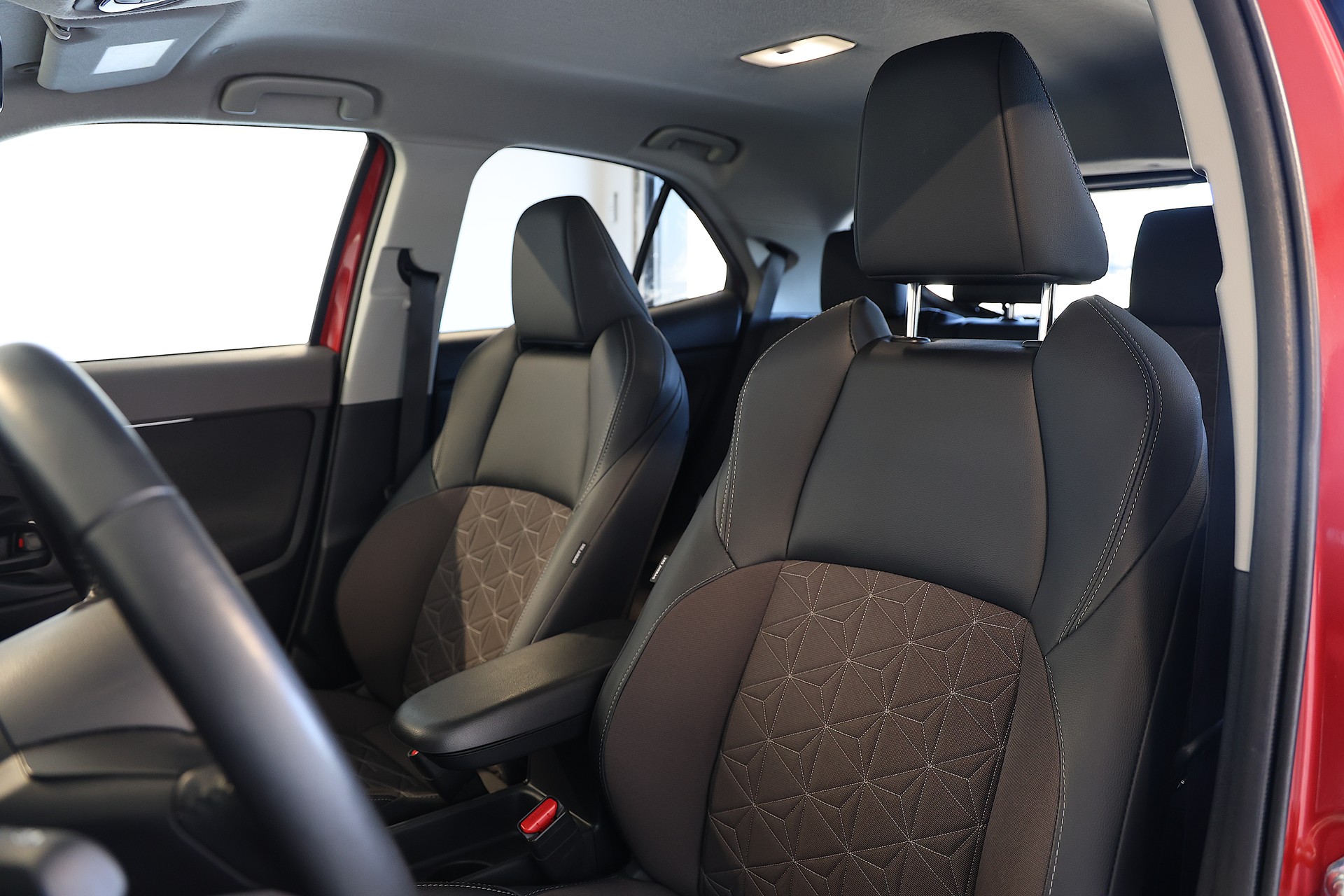 TOYOTA Yaris Cross 1.5 VVT-i HSD Premium AWD-i-image-6