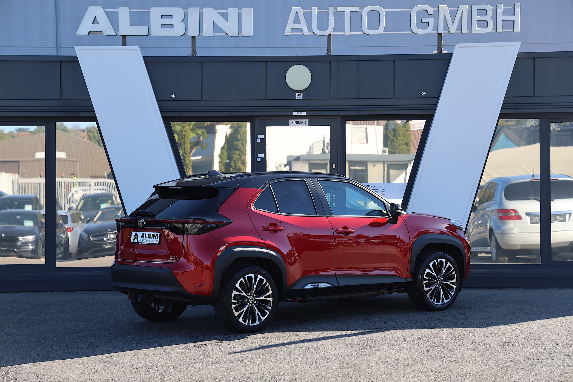 TOYOTA Yaris Cross 1.5 VVT-i HSD Premium AWD-i-showroom-element-2