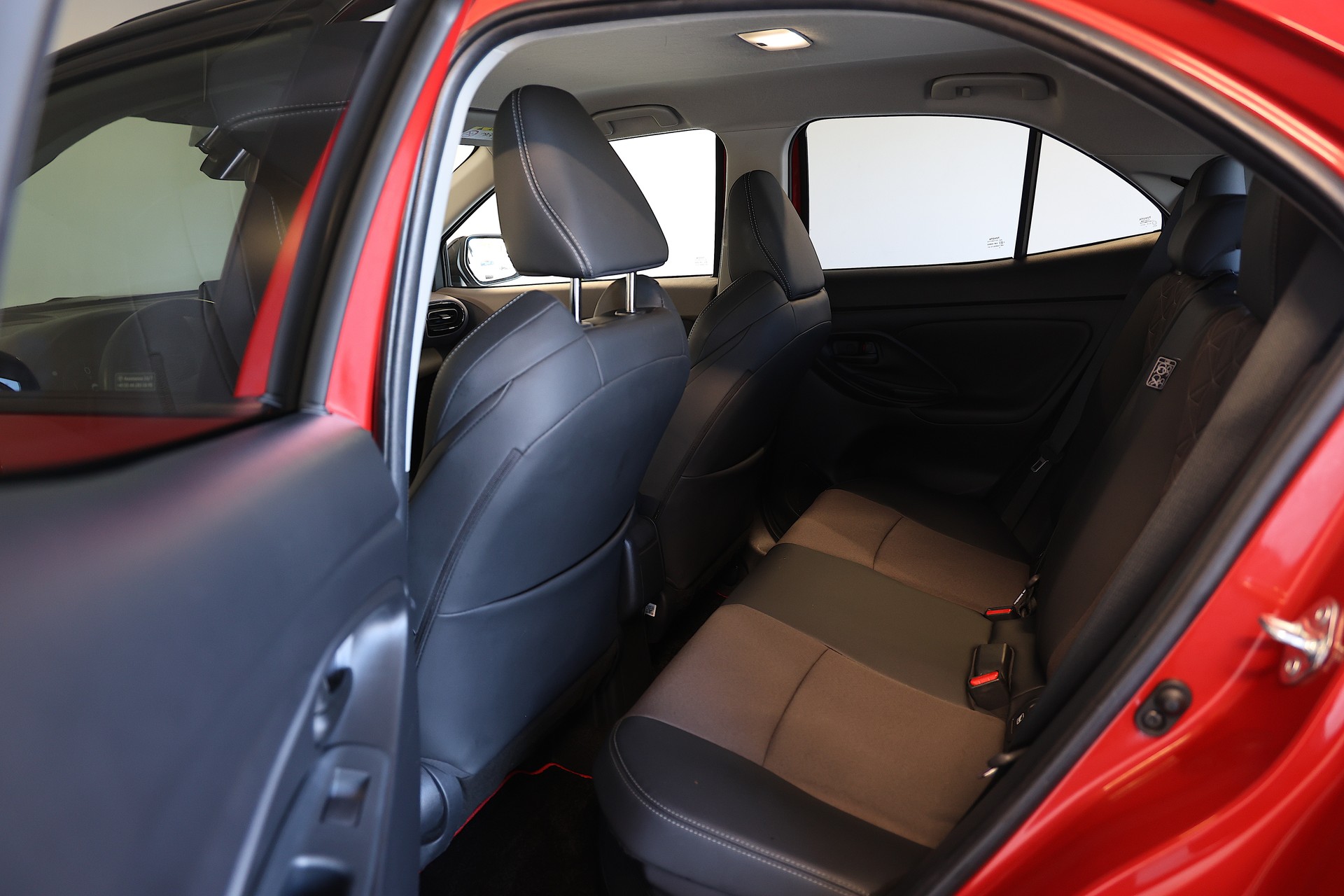 TOYOTA Yaris Cross 1.5 VVT-i HSD Premium AWD-i-image-15