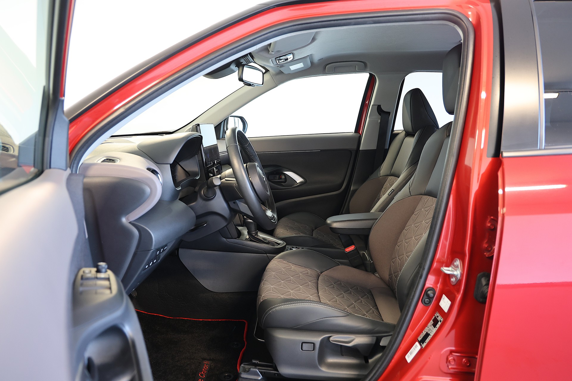 TOYOTA Yaris Cross 1.5 VVT-i HSD Premium AWD-i-image-5