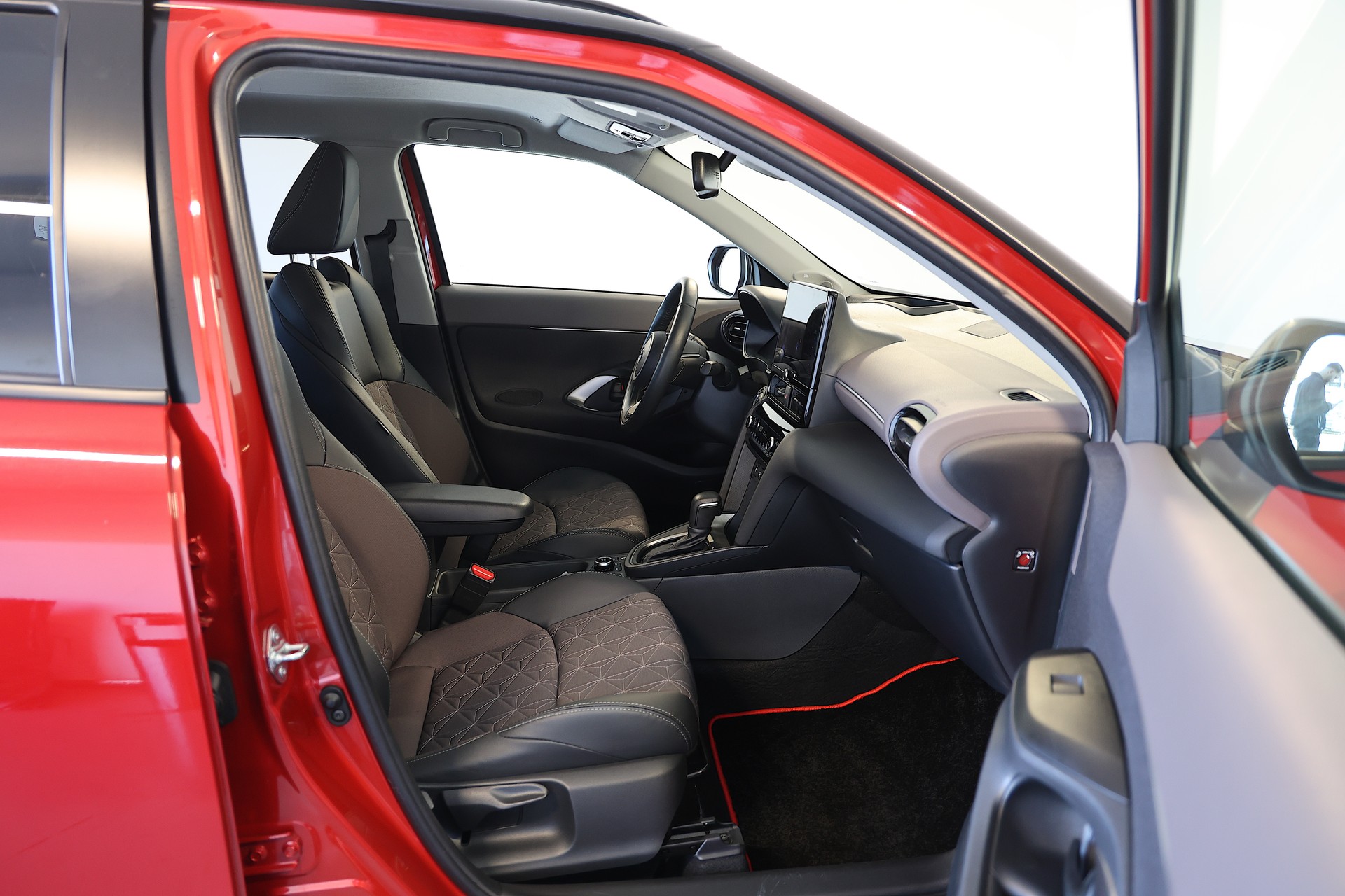 TOYOTA Yaris Cross 1.5 VVT-i HSD Premium AWD-i-image-11
