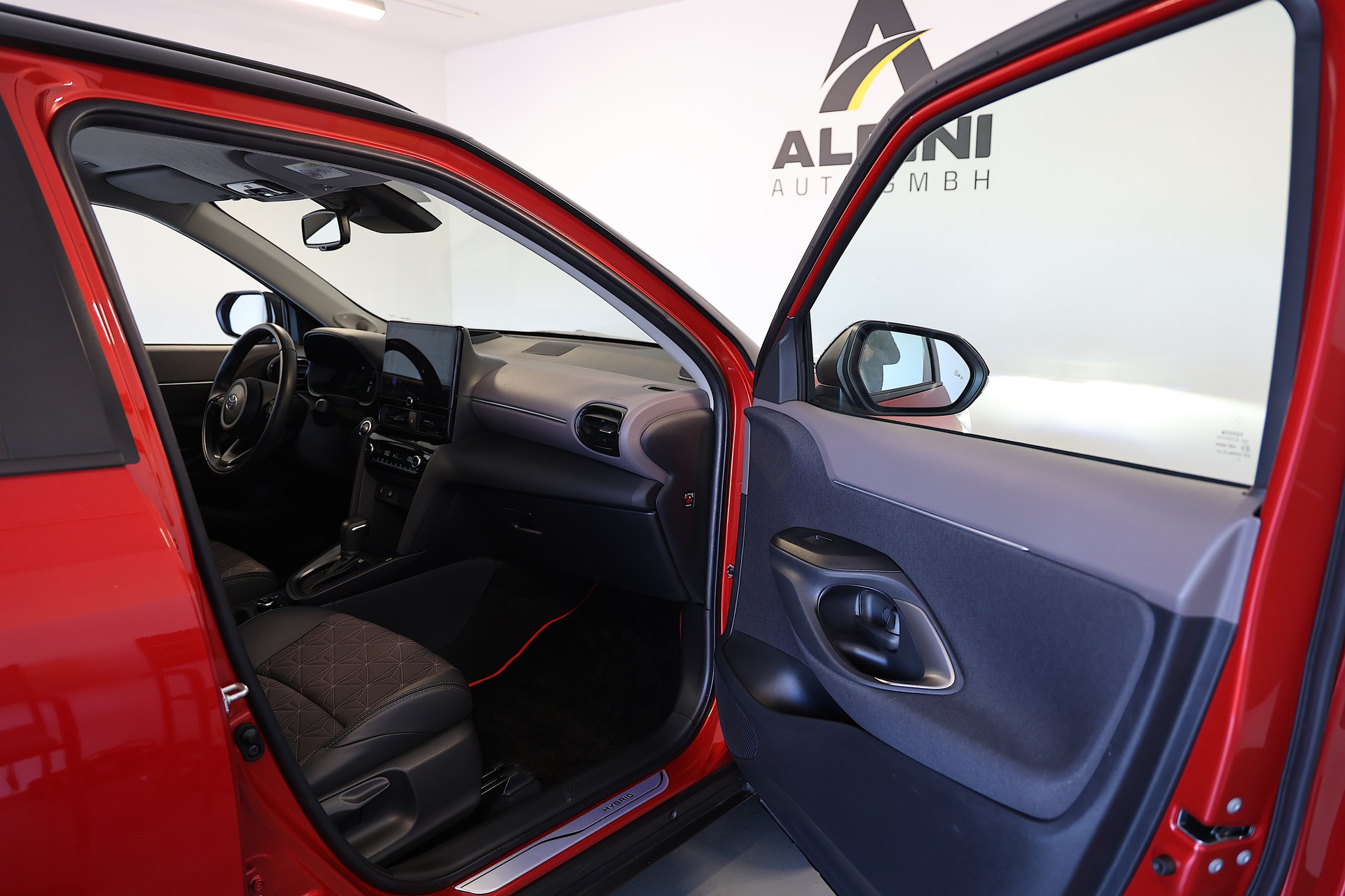 TOYOTA Yaris Cross 1.5 VVT-i HSD Premium AWD-i-image-10
