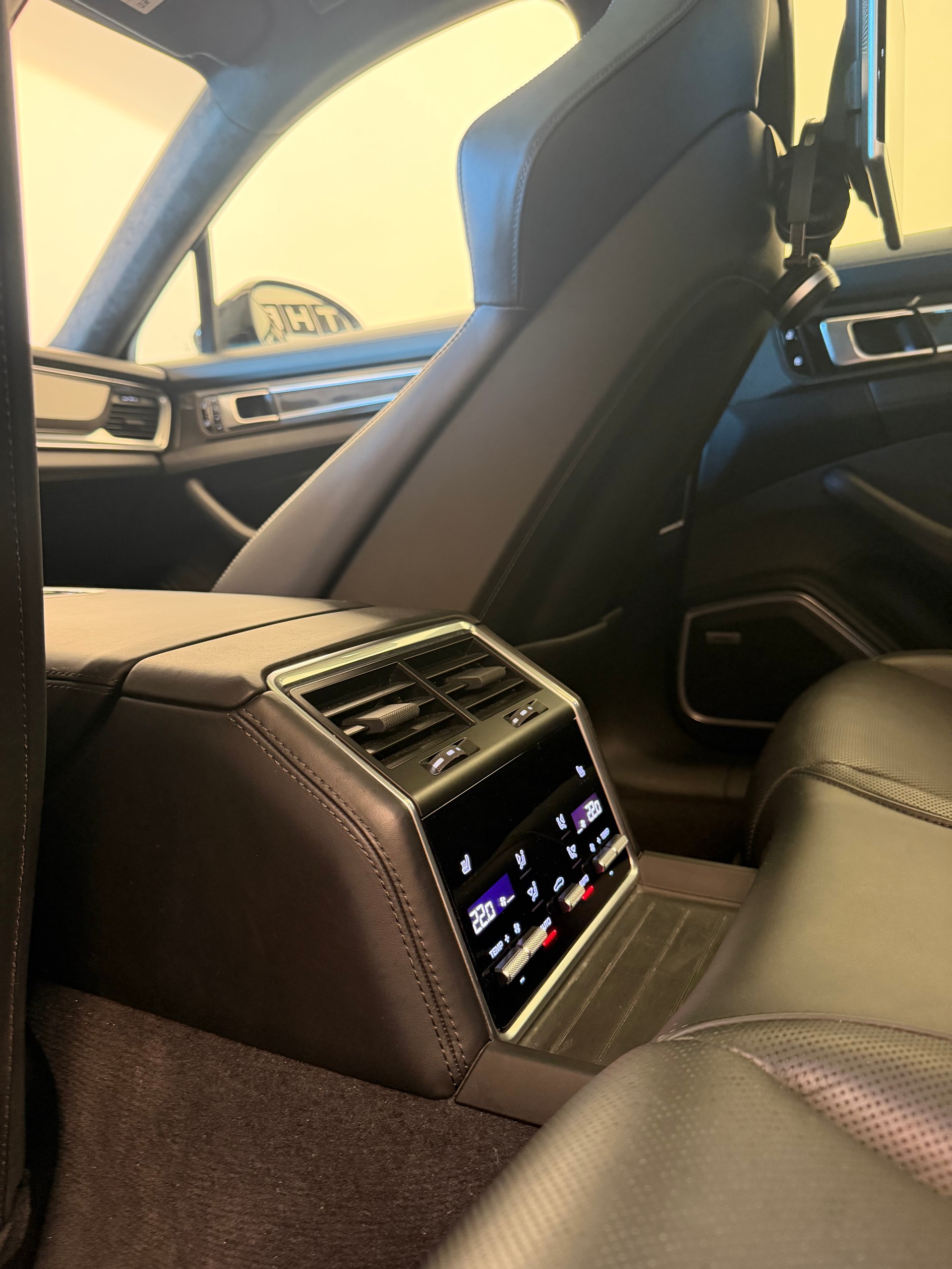 PORSCHE Panamera Turbo S E-Hybrid PDK-image-16