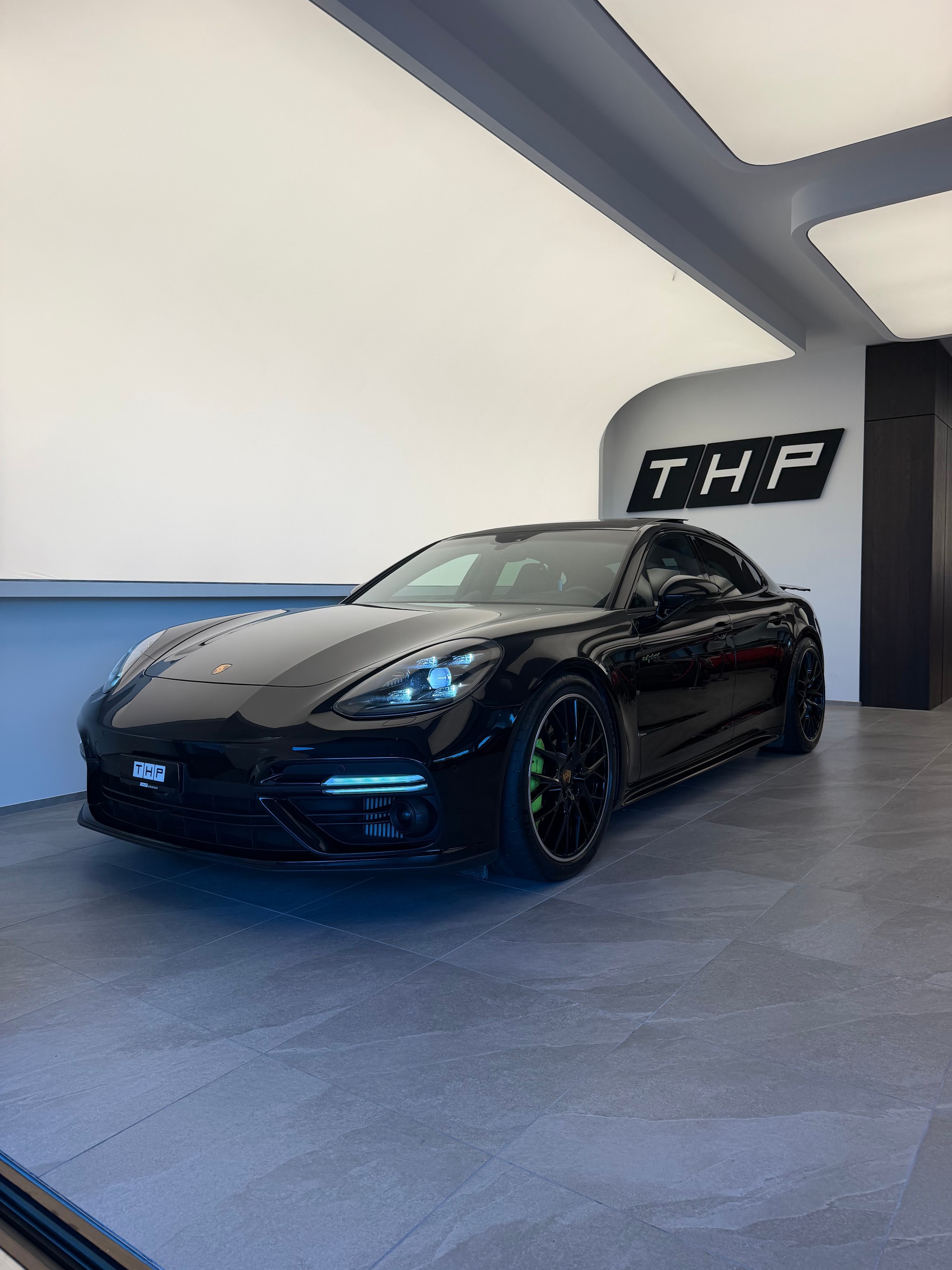 PORSCHE Panamera Turbo S E-Hybrid PDK-showroom-element-1