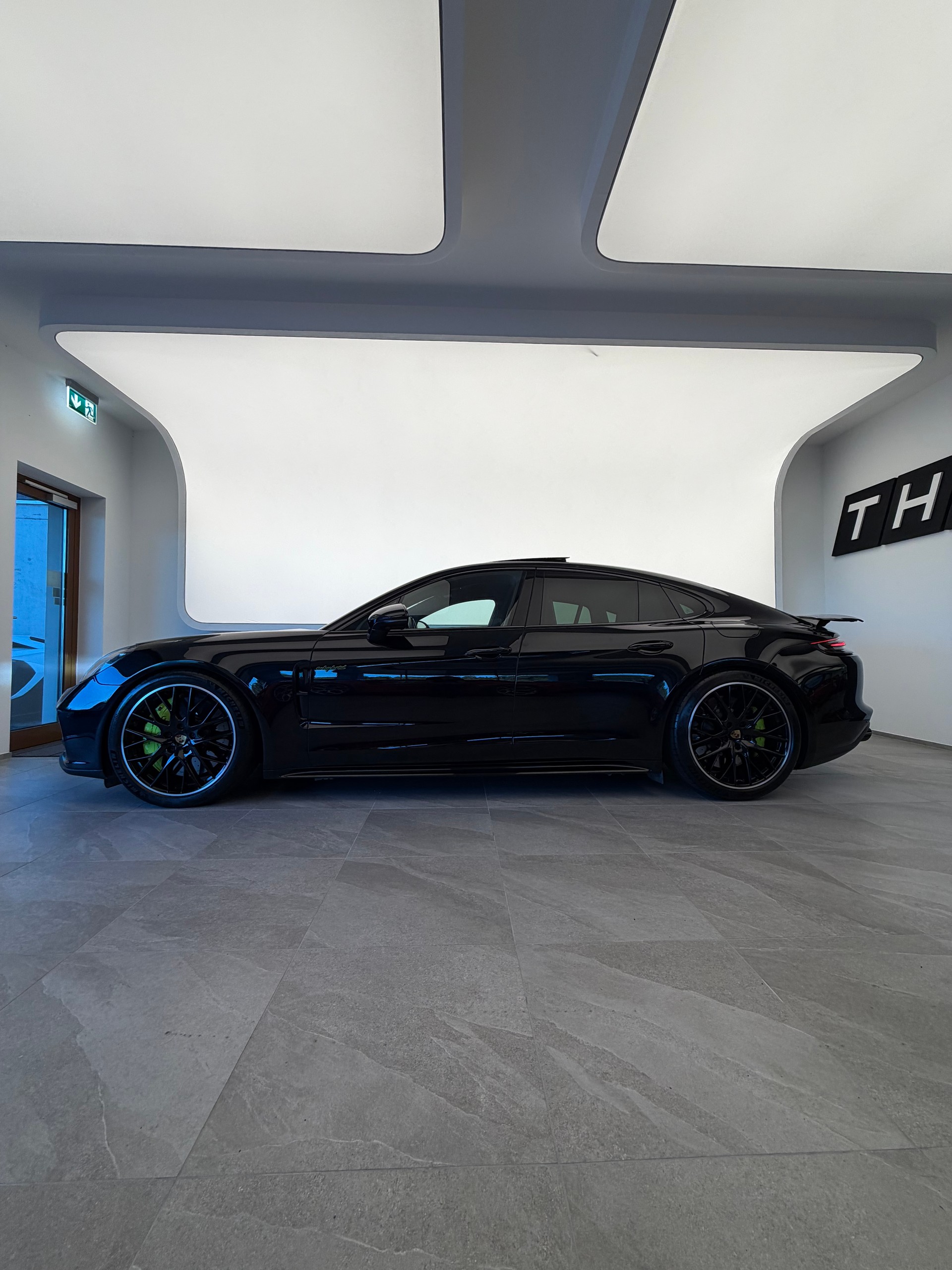 PORSCHE Panamera Turbo S E-Hybrid PDK-showroom-element-3