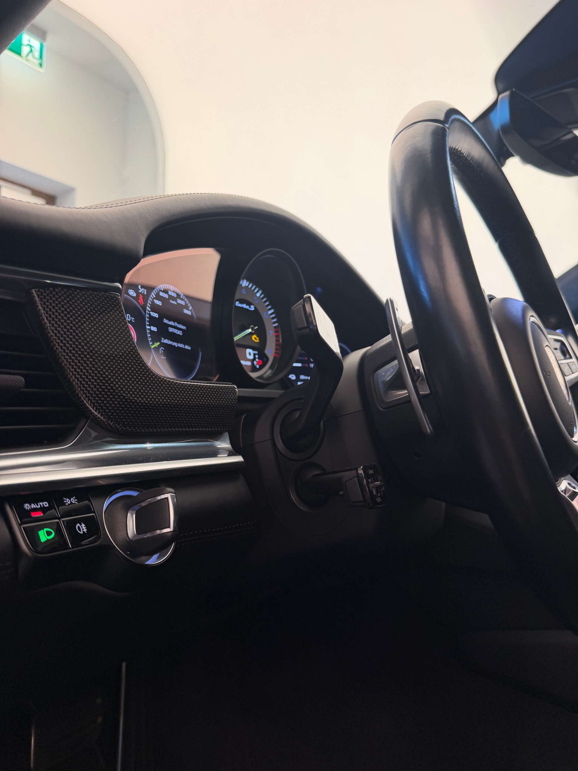 PORSCHE Panamera Turbo S E-Hybrid PDK-image-10